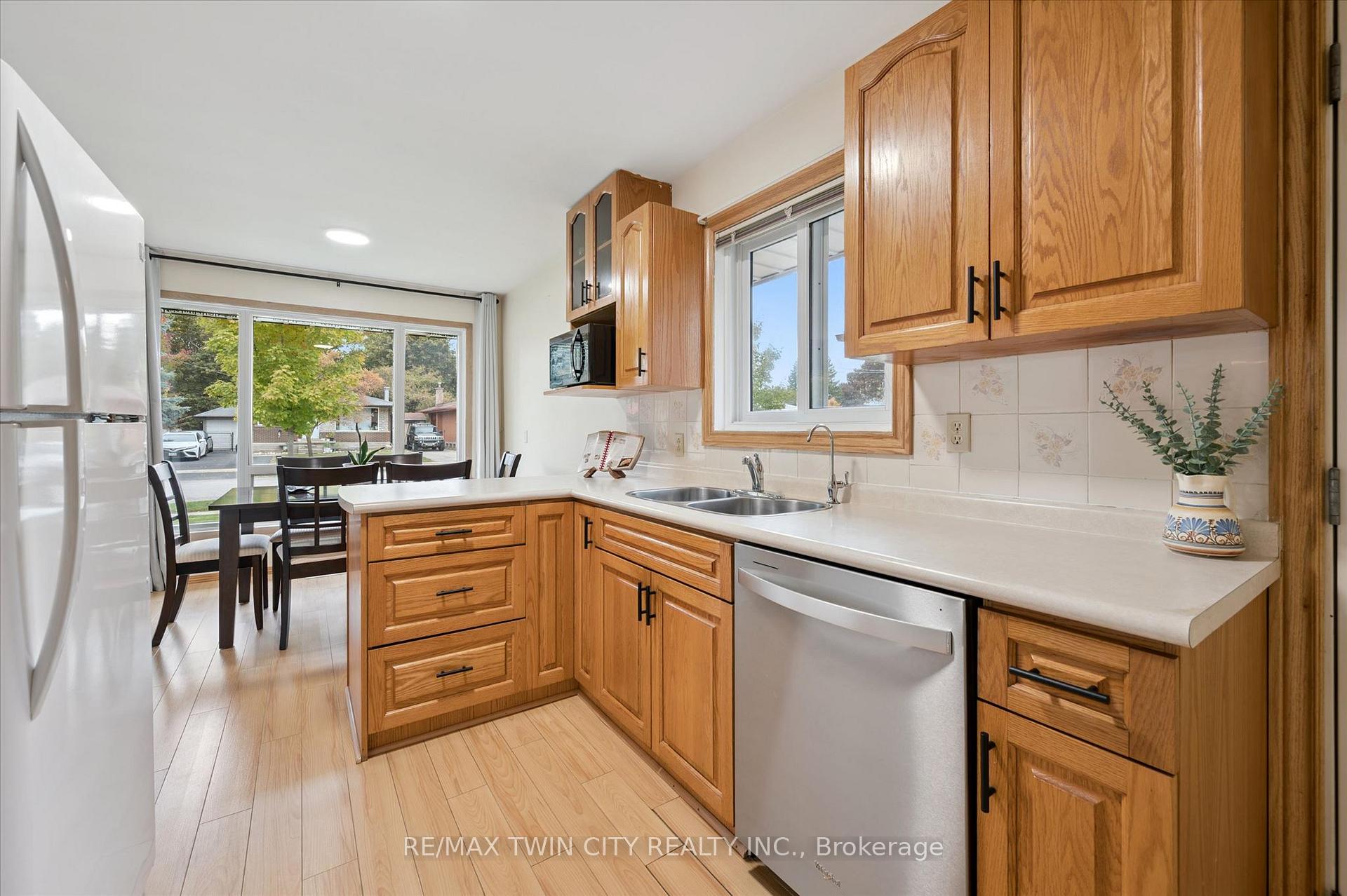 Photo 7 of 269 Ross Avenue, Kitchener, Stanley Park — HOMEH
