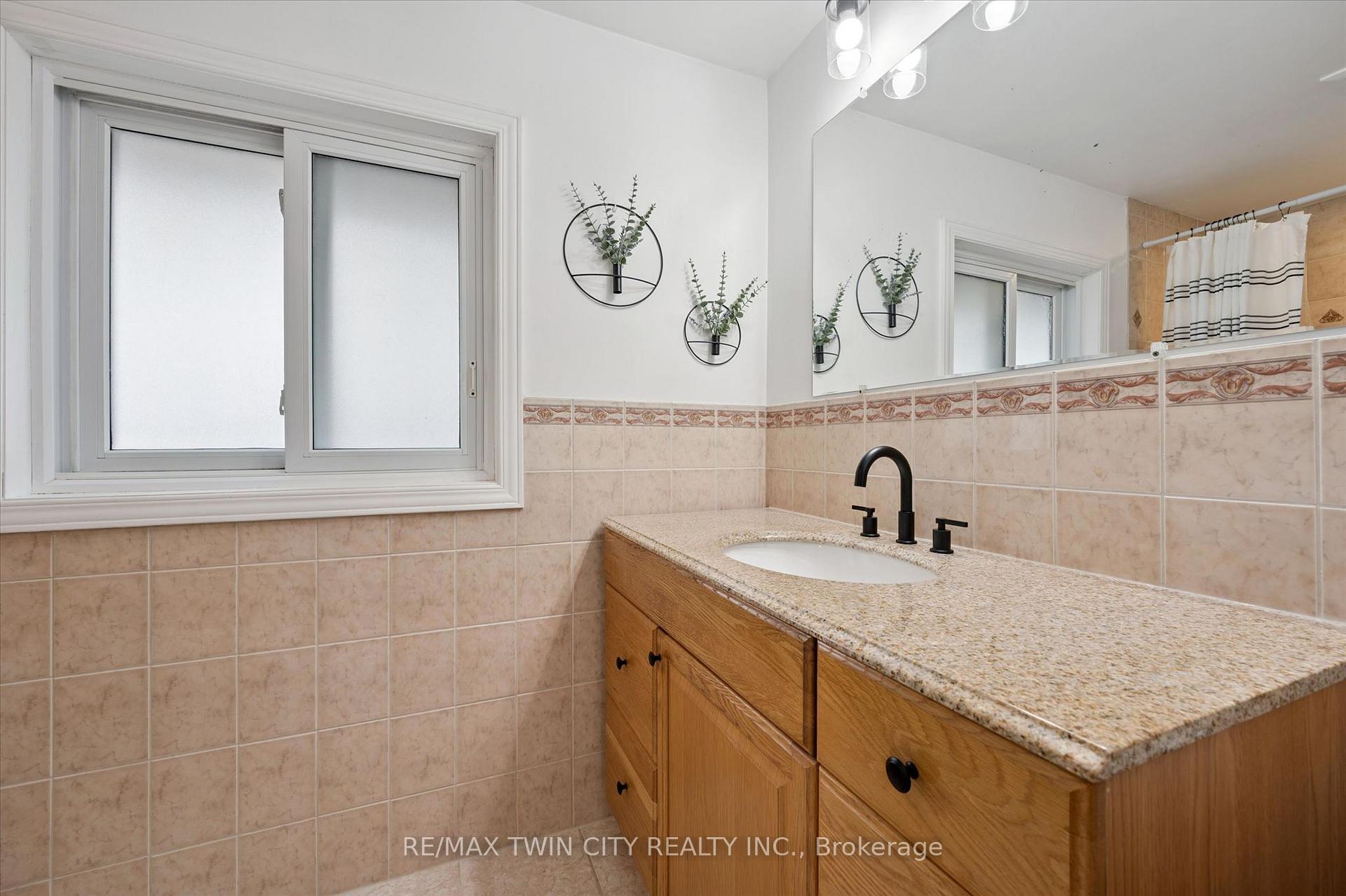 Photo 13 of 269 Ross Avenue, Kitchener, Stanley Park — HOMEH