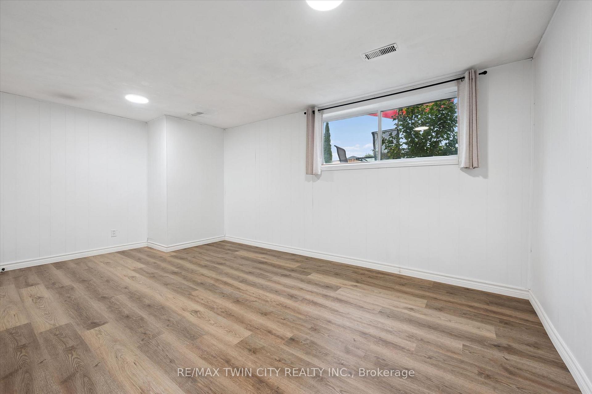 Photo 17 of 269 Ross Avenue, Kitchener, Stanley Park — HOMEH