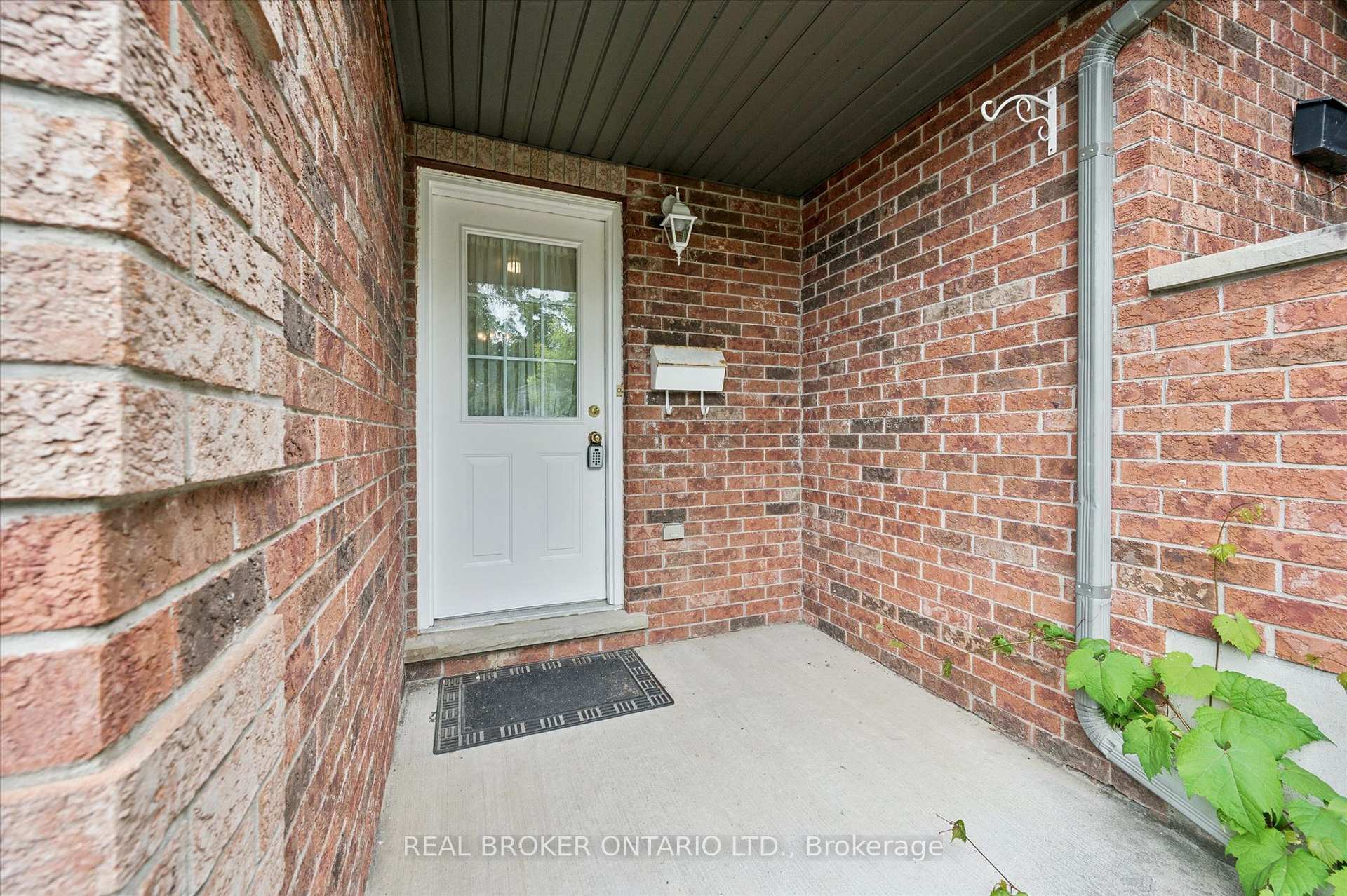 Photo 6 of 69 Woolwich Street, Kitchener, University Downs — HOMEH
