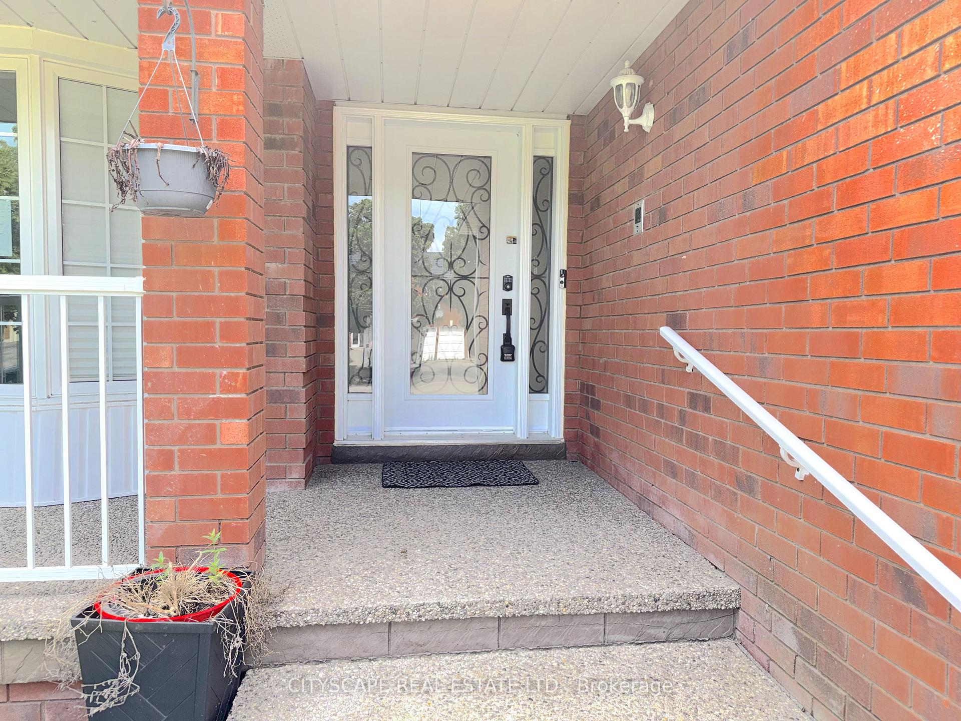 Photo 4 of 6 Diane Court, Brampton, Fletcher's Creek South — HOMEH