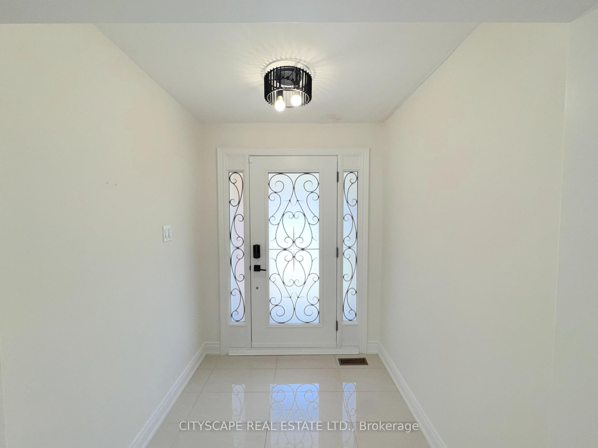 Photo 5 of 6 Diane Court, Brampton, Fletcher's Creek South — HOMEH