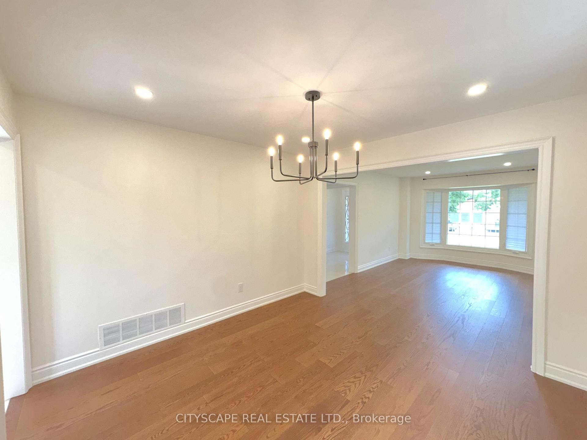 Photo 10 of 6 Diane Court, Brampton, Fletcher's Creek South — HOMEH
