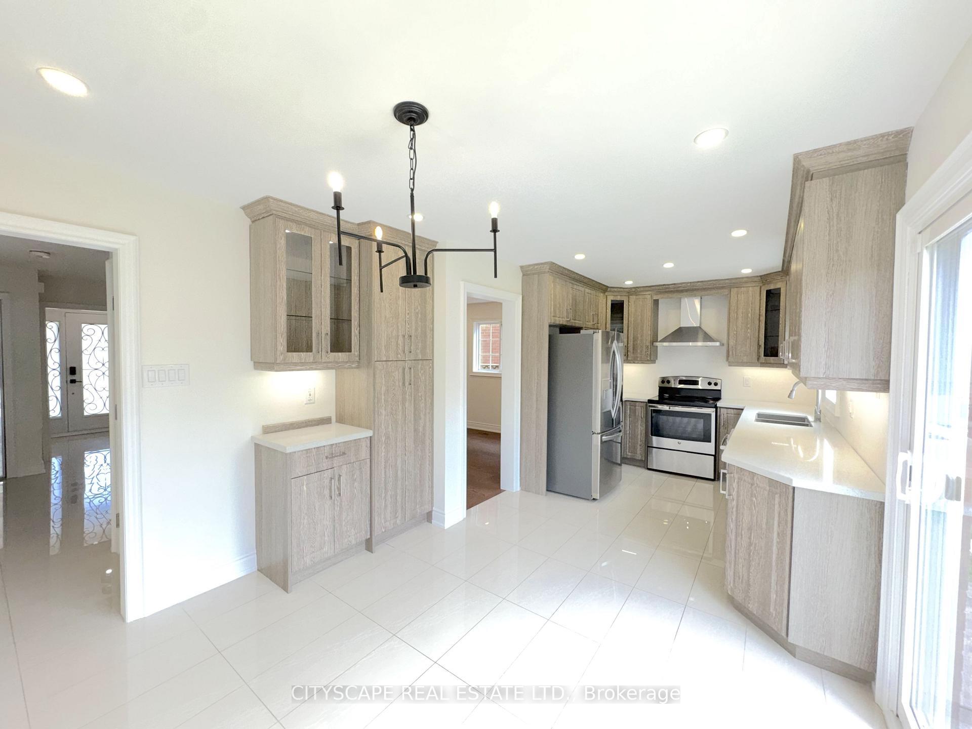 Photo 15 of 6 Diane Court, Brampton, Fletcher's Creek South — HOMEH