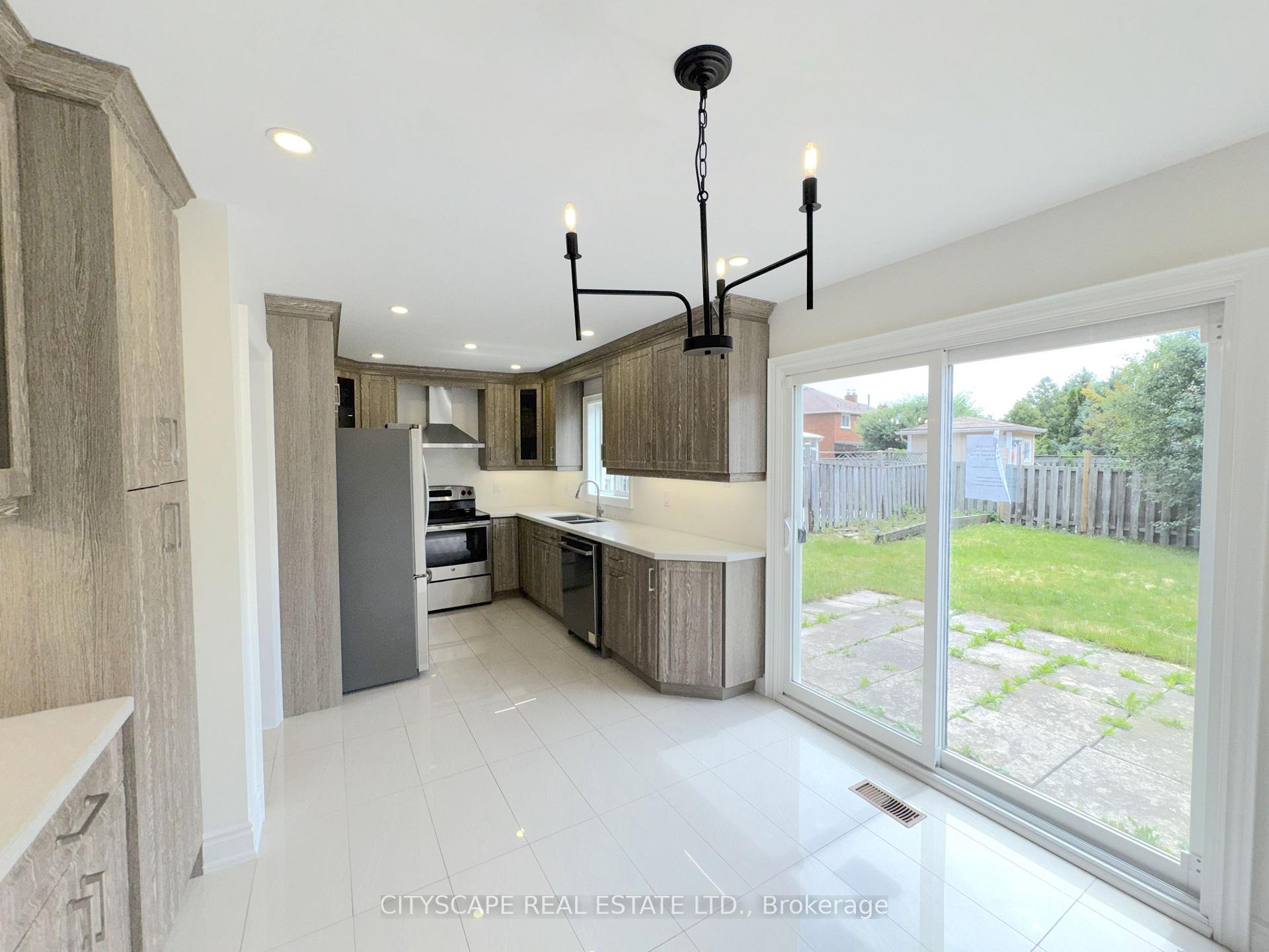 Photo 16 of 6 Diane Court, Brampton, Fletcher's Creek South — HOMEH