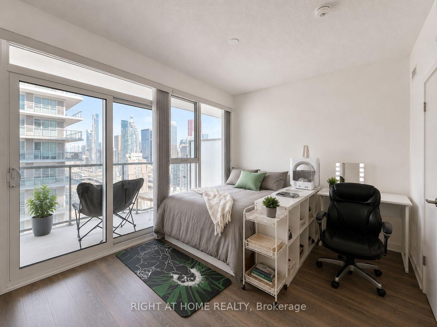 Front of Unit 3106, 20 Richardson Street