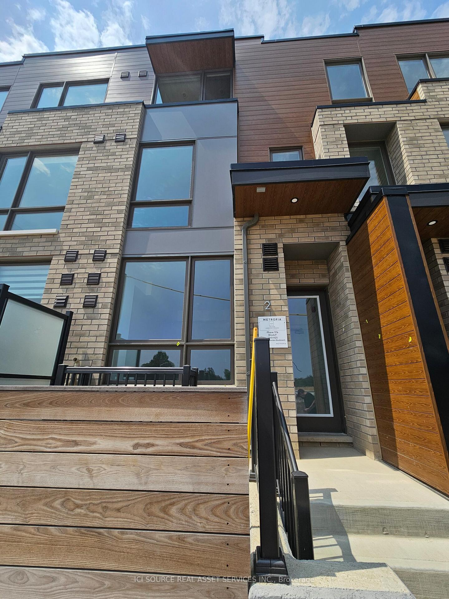 Photo 1 of Unit Unit 2 (Upper), 70 Green Gardens Boulevard, Toronto, Englemount-Lawrence — HOMEH