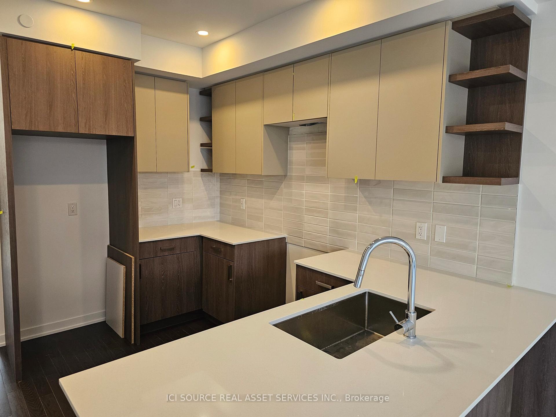 Photo 2 of Unit Unit 2 (Upper), 70 Green Gardens Boulevard, Toronto, Englemount-Lawrence — HOMEH