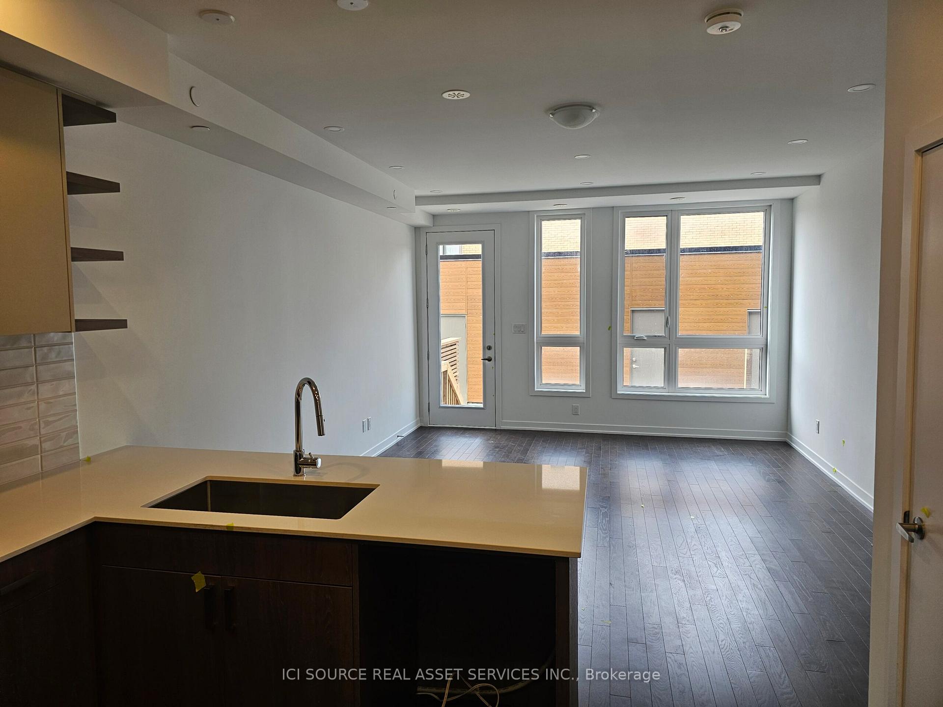 Photo 3 of Unit Unit 2 (Upper), 70 Green Gardens Boulevard, Toronto, Englemount-Lawrence — HOMEH