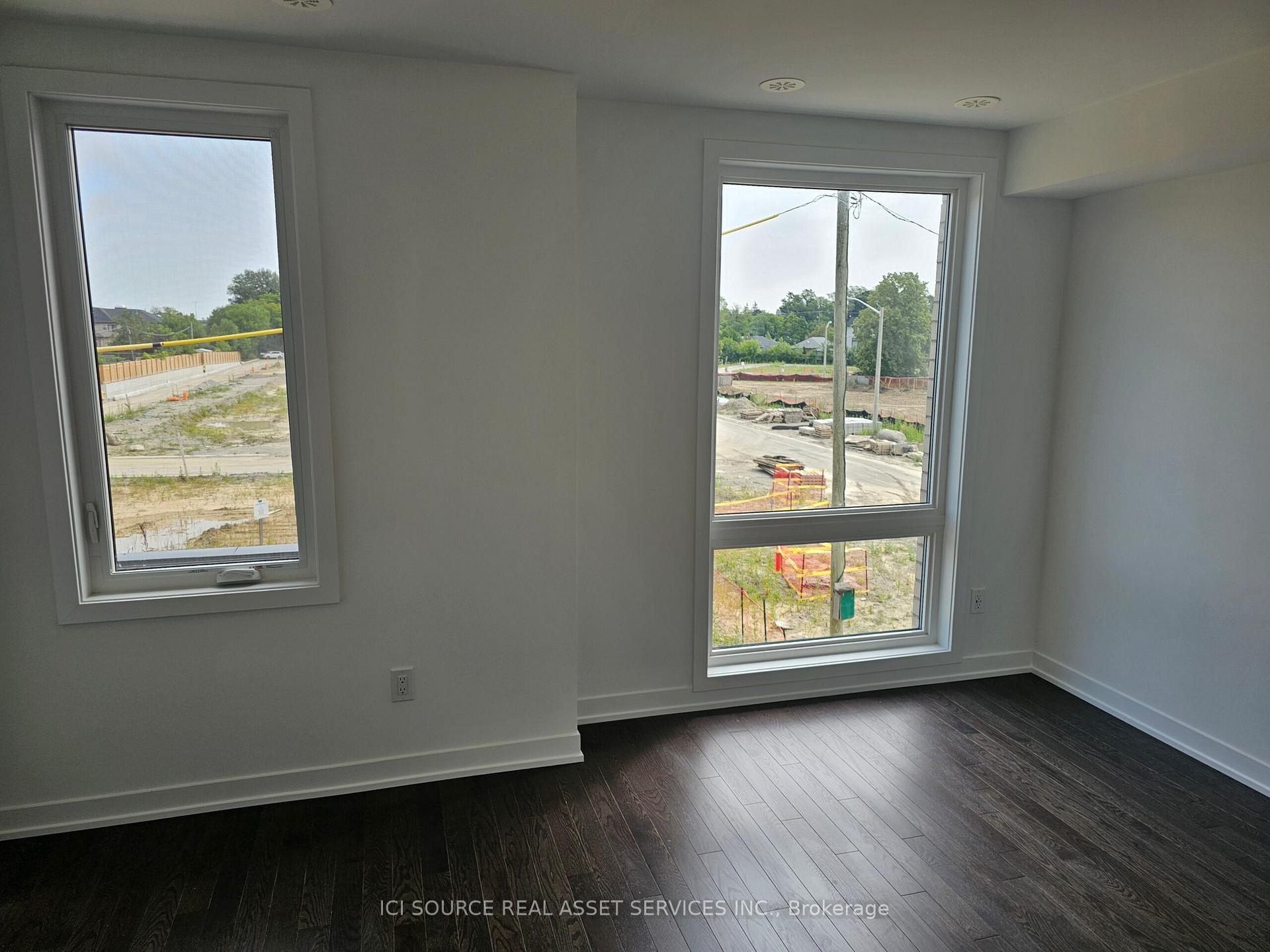 Photo 7 of Unit Unit 2 (Upper), 70 Green Gardens Boulevard, Toronto, Englemount-Lawrence — HOMEH