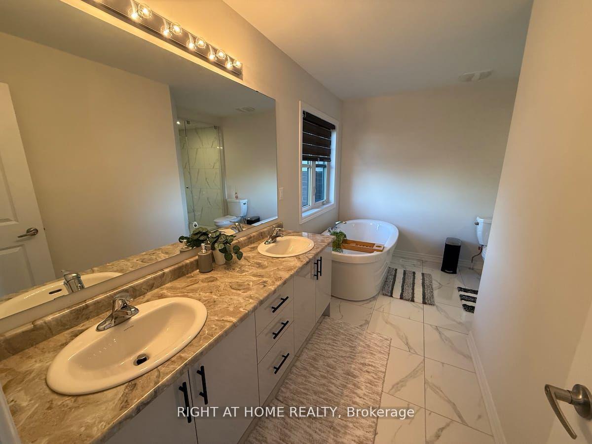 Photo 5 of 28 Federica Crescent, Wasaga Beach — HOMEH