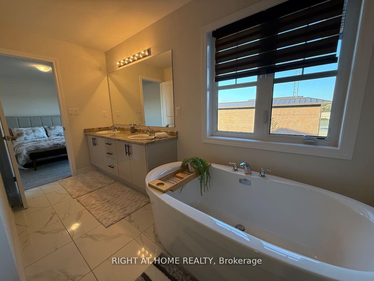 Photo 8 of 28 Federica Crescent, Wasaga Beach — HOMEH