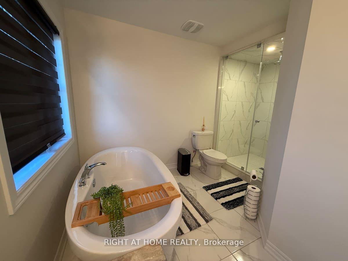 Photo 9 of 28 Federica Crescent, Wasaga Beach — HOMEH