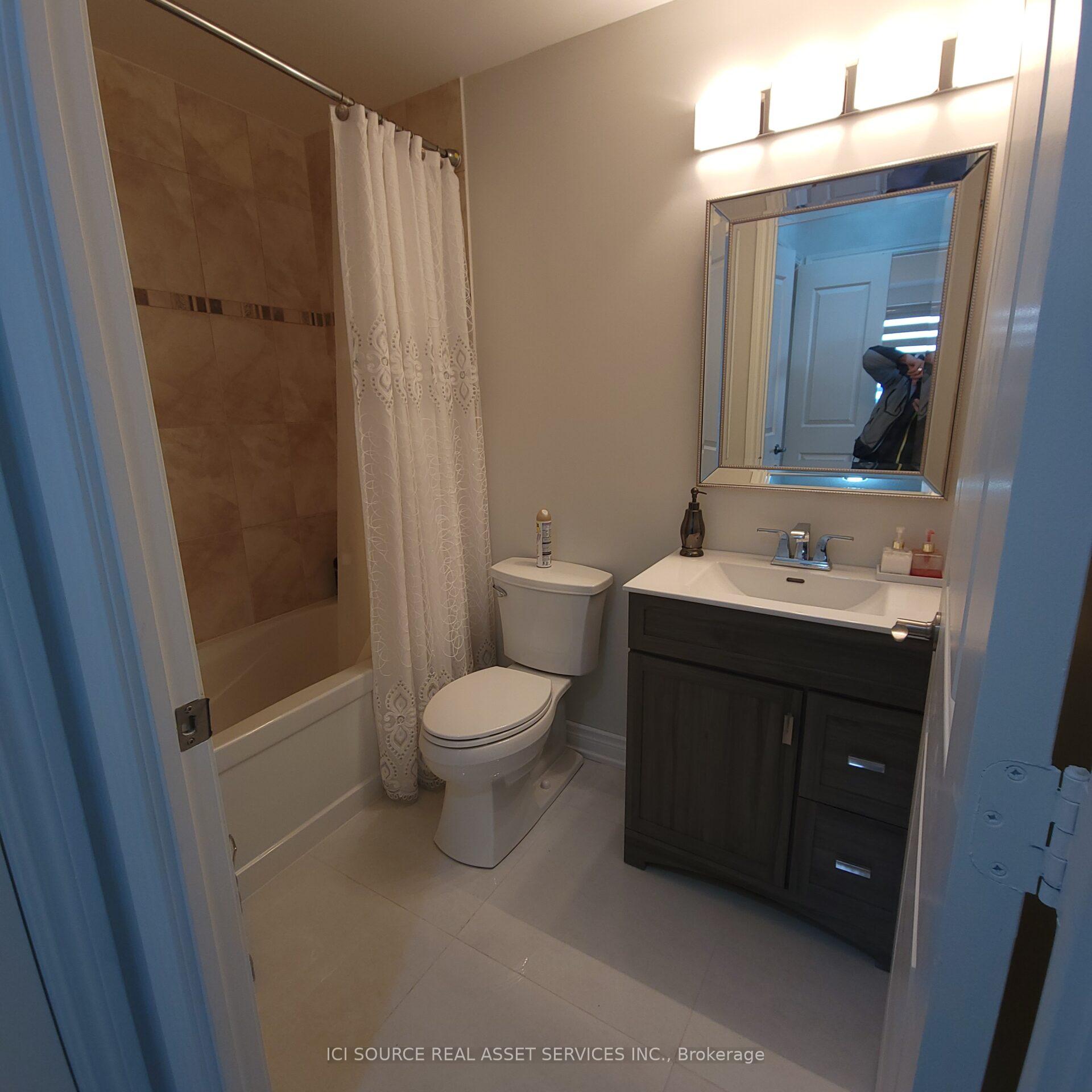 Photo 5 of Unit 711, 9245 Jane Street, Vaughan, Maple — HOMEH