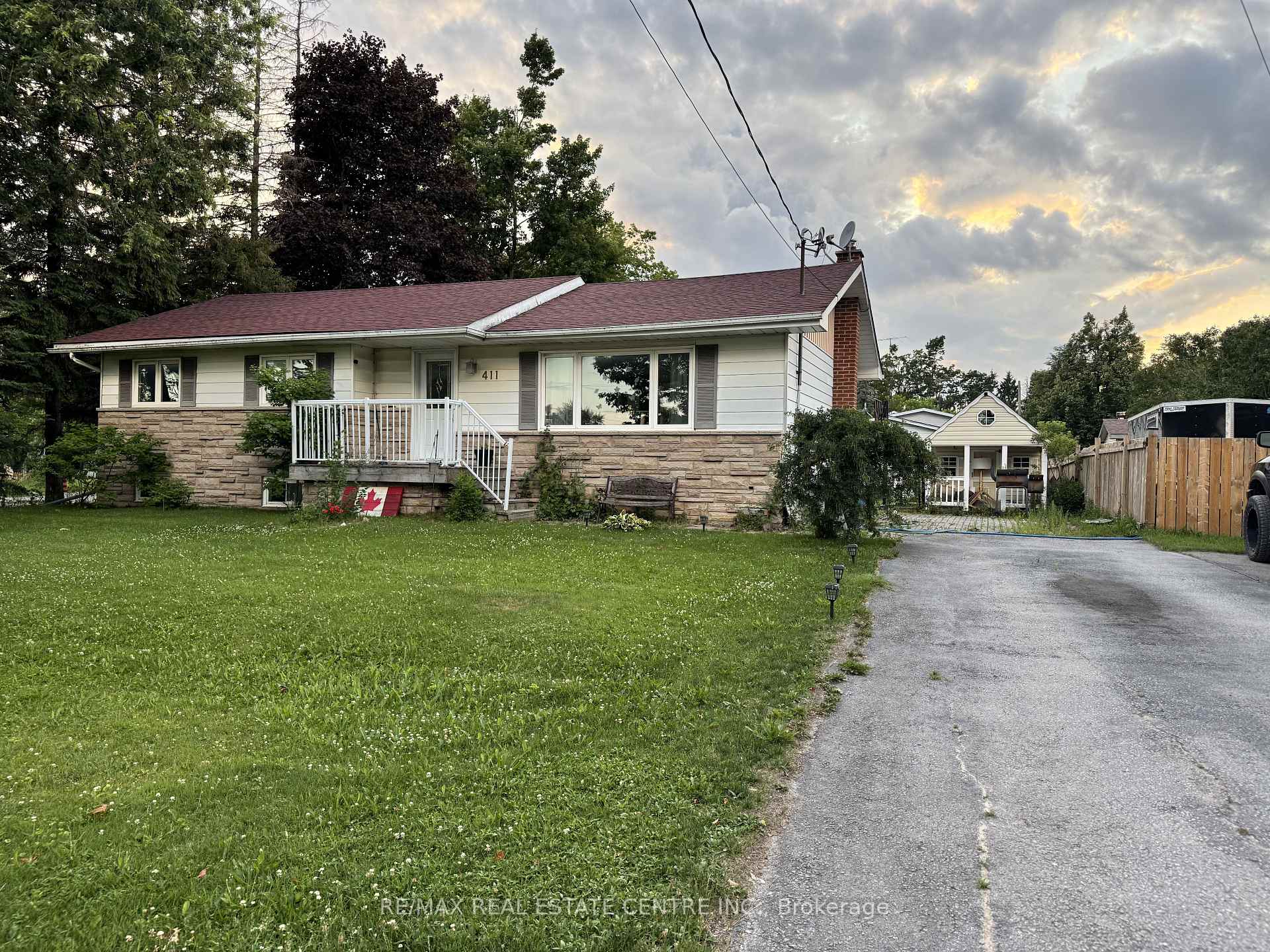 Photo 1 of 411 Main Street W, Southgate — HOMEH