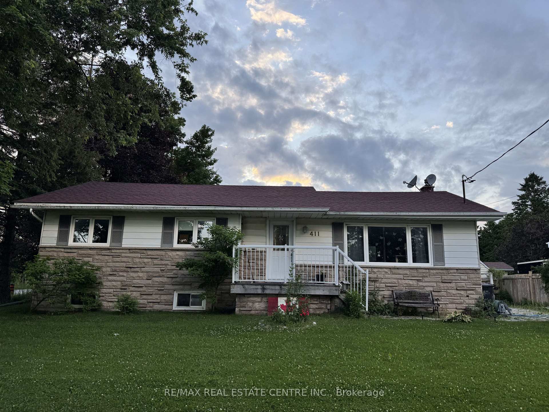 Photo 2 of 411 Main Street W, Southgate — HOMEH
