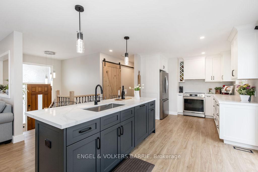 Photo 8 of 68 Ottaway Avenue, Barrie, Wellington — HOMEH