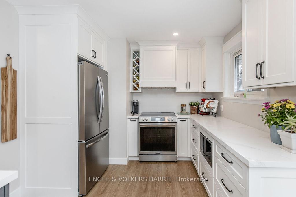 Photo 9 of 68 Ottaway Avenue, Barrie, Wellington — HOMEH