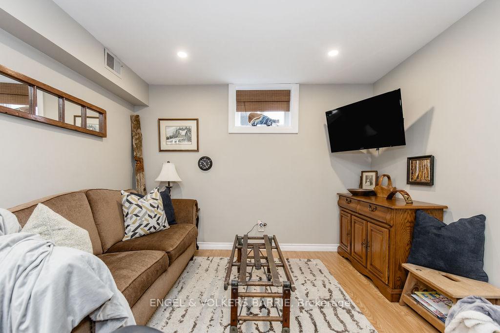 Photo 22 of 68 Ottaway Avenue, Barrie, Wellington — HOMEH
