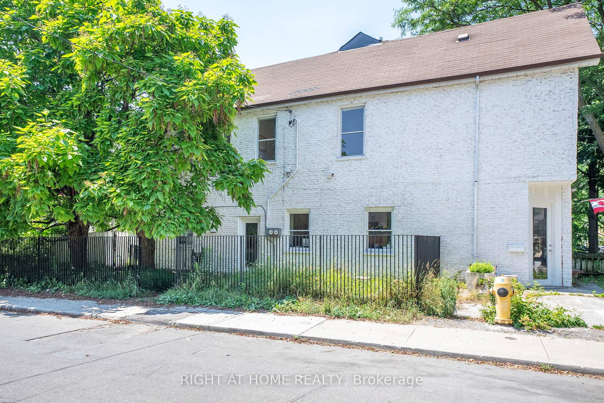 Photo 1 of Unit upper, 98 Beaconsfield Avenue, Toronto, Little Portugal — HOMEH