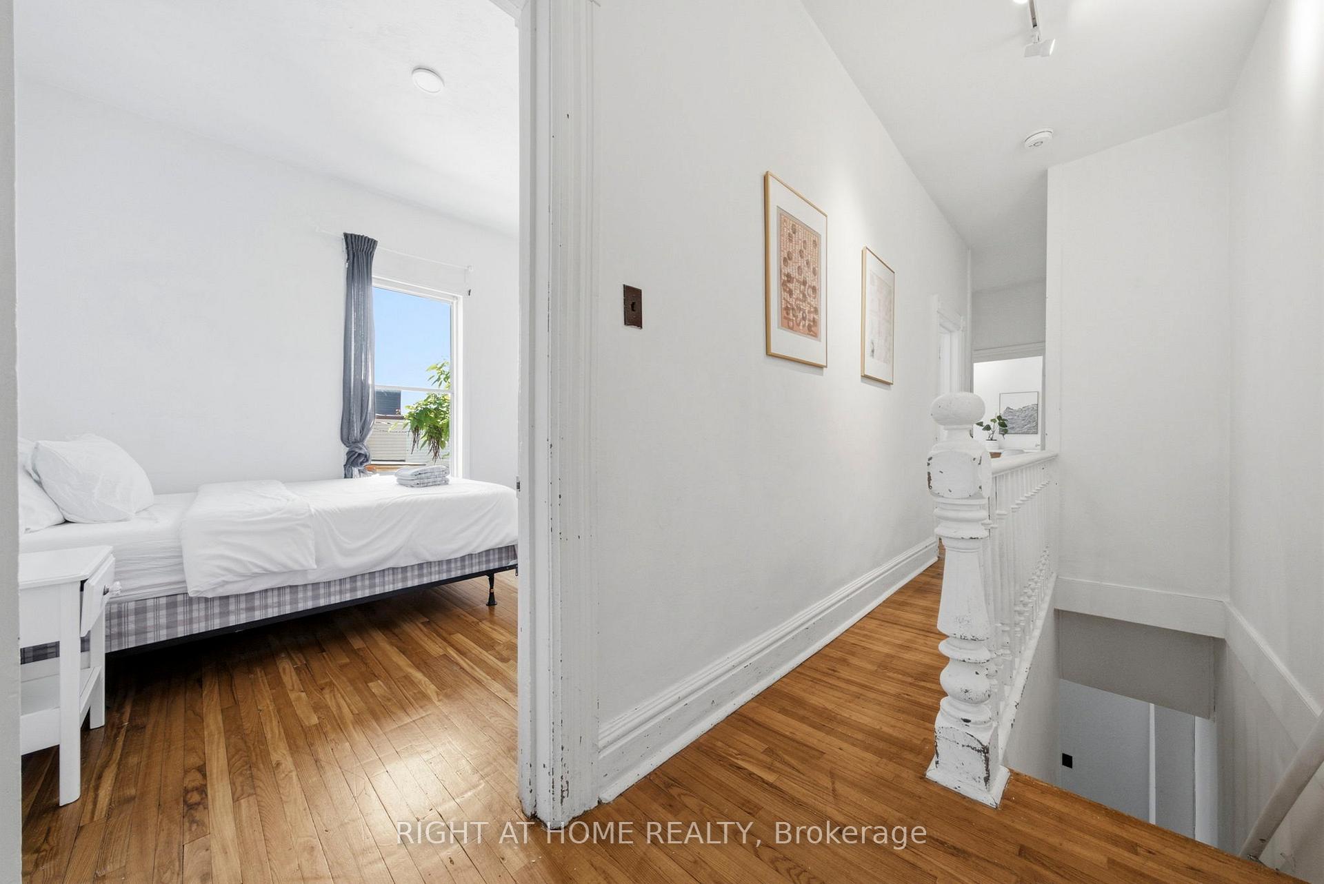Photo 4 of Unit upper, 98 Beaconsfield Avenue, Toronto, Little Portugal — HOMEH