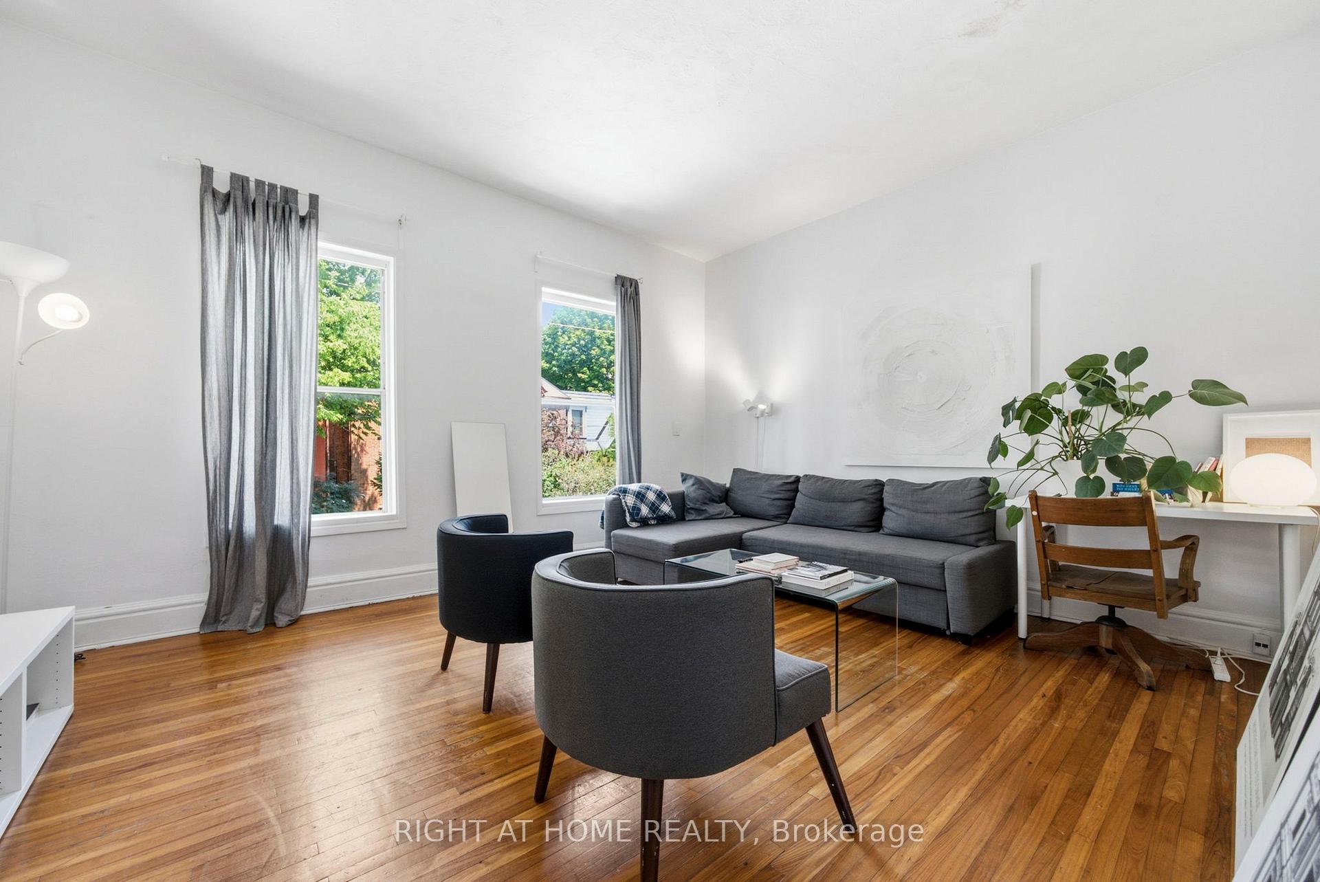 Photo 6 of Unit upper, 98 Beaconsfield Avenue, Toronto, Little Portugal — HOMEH