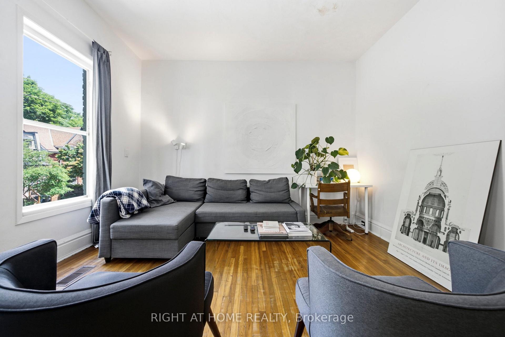 Photo 7 of Unit upper, 98 Beaconsfield Avenue, Toronto, Little Portugal — HOMEH