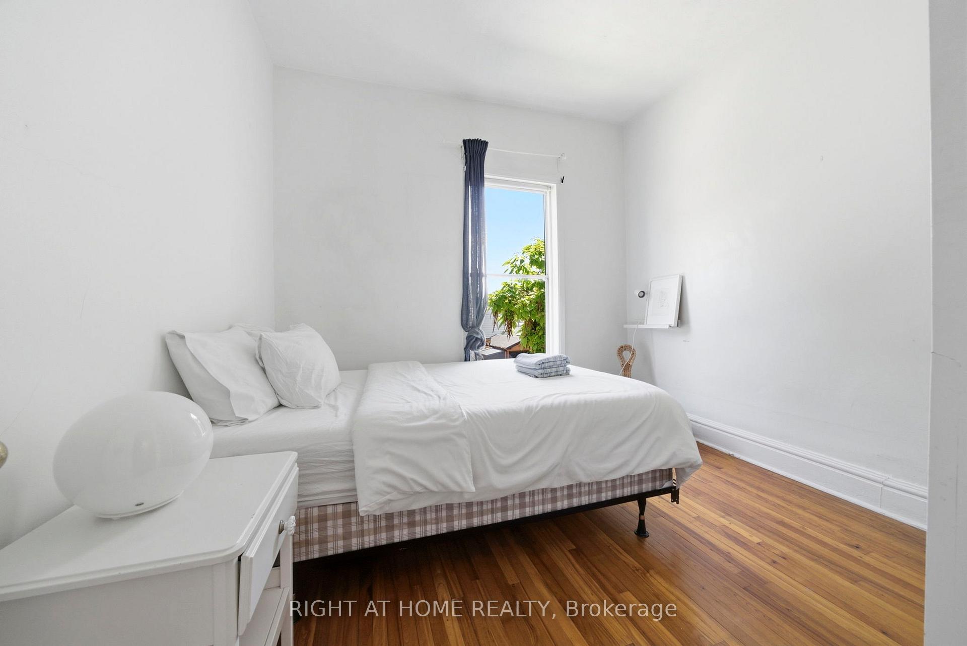 Photo 10 of Unit upper, 98 Beaconsfield Avenue, Toronto, Little Portugal — HOMEH