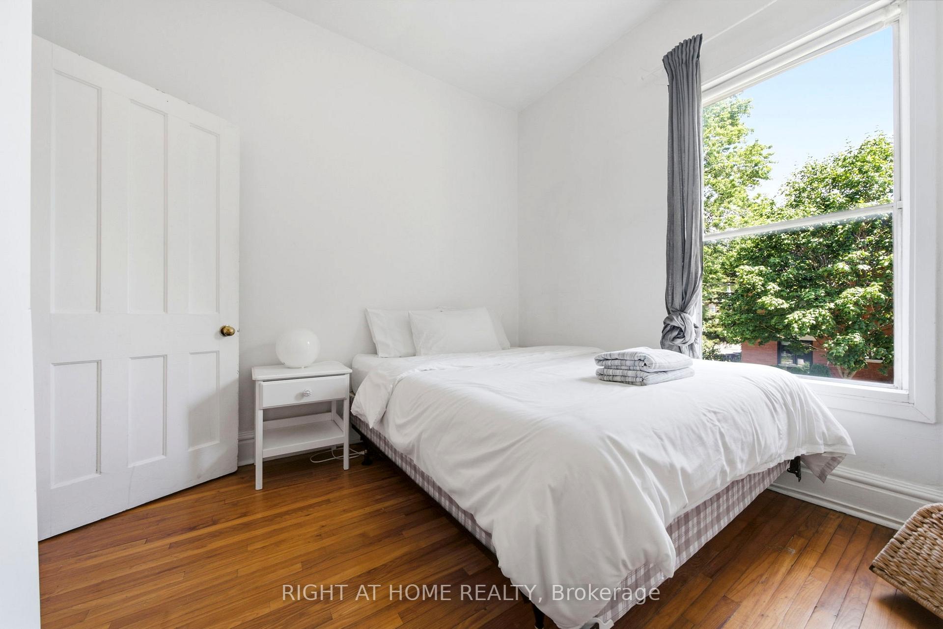 Photo 11 of Unit upper, 98 Beaconsfield Avenue, Toronto, Little Portugal — HOMEH