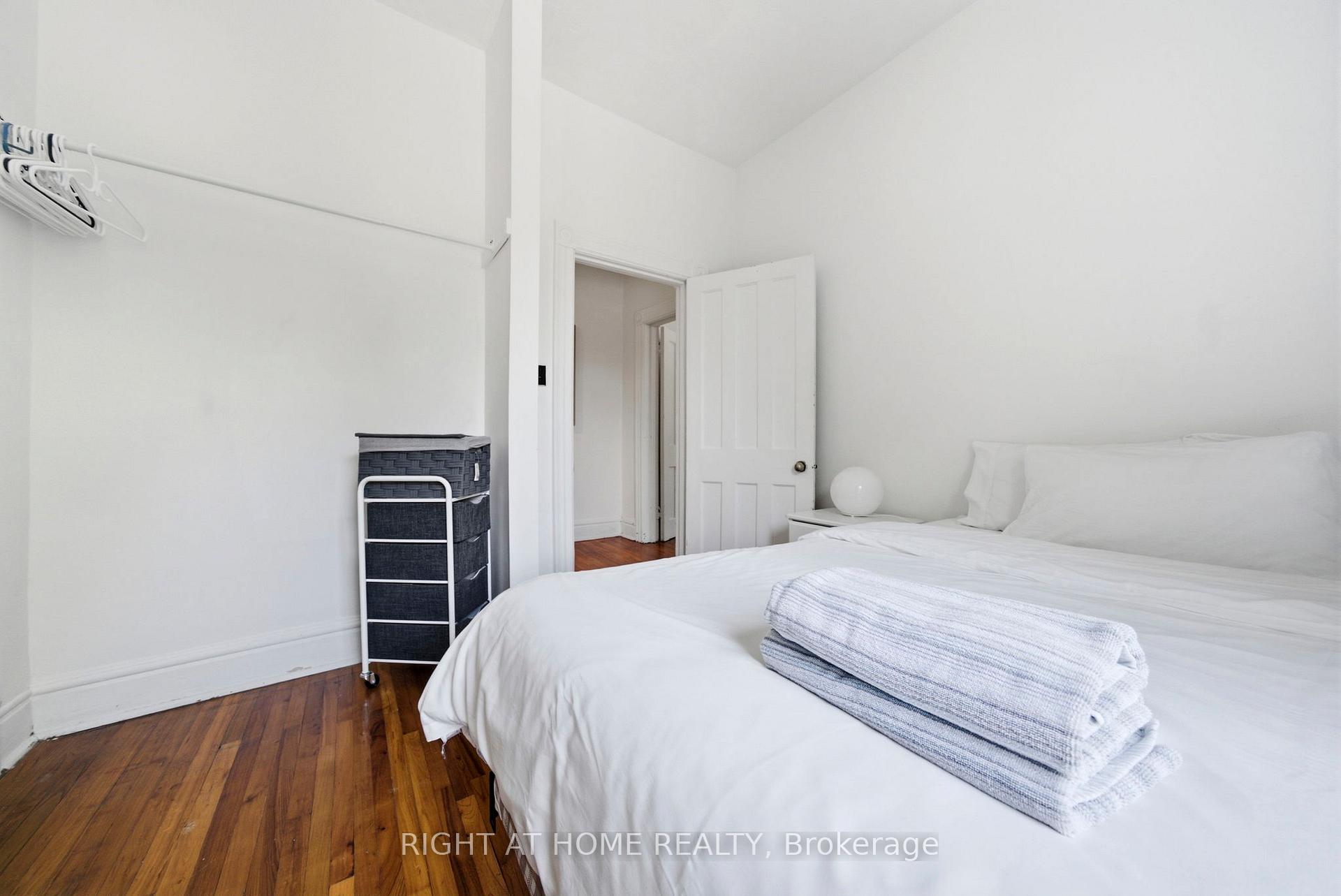 Photo 12 of Unit upper, 98 Beaconsfield Avenue, Toronto, Little Portugal — HOMEH