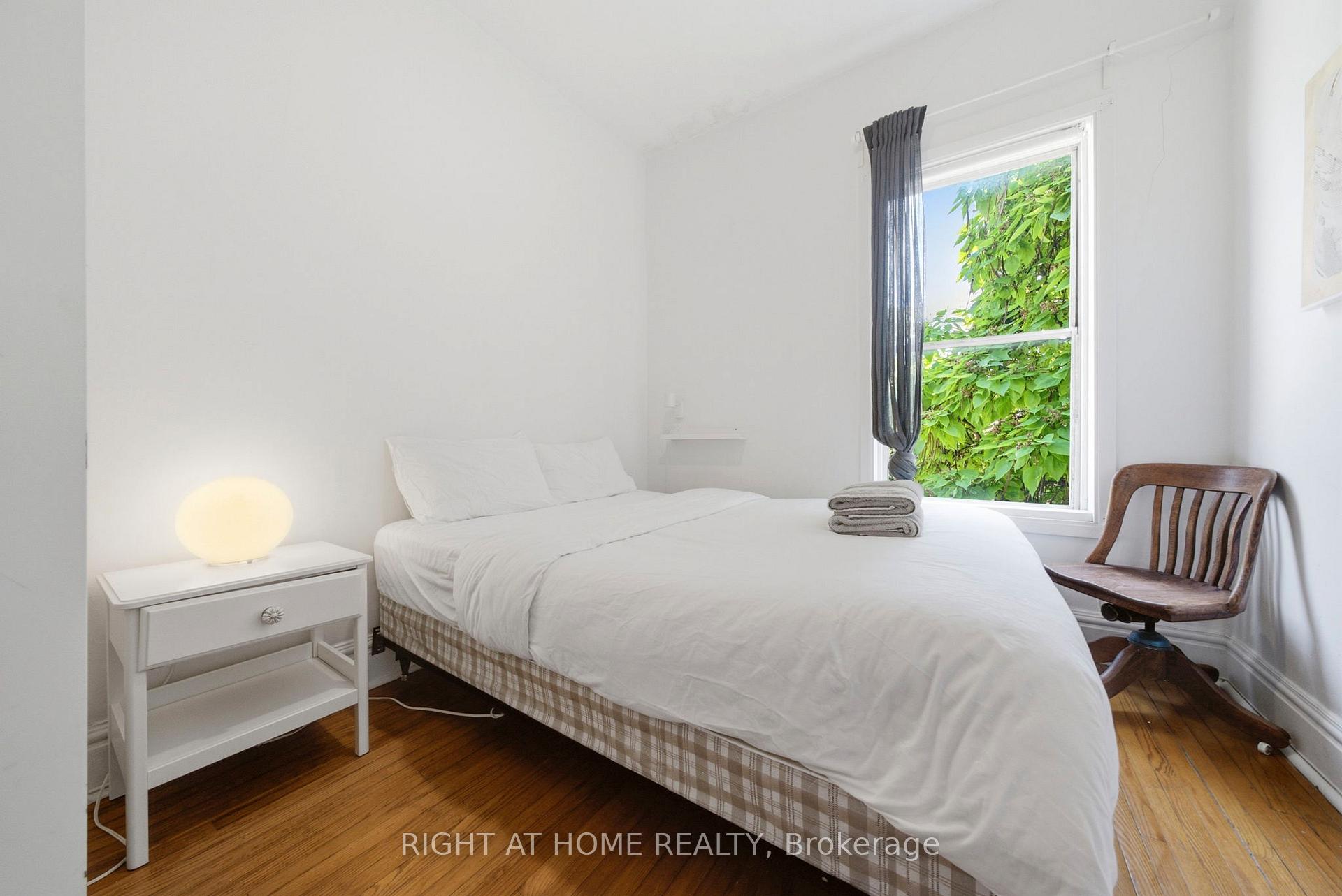 Photo 13 of Unit upper, 98 Beaconsfield Avenue, Toronto, Little Portugal — HOMEH