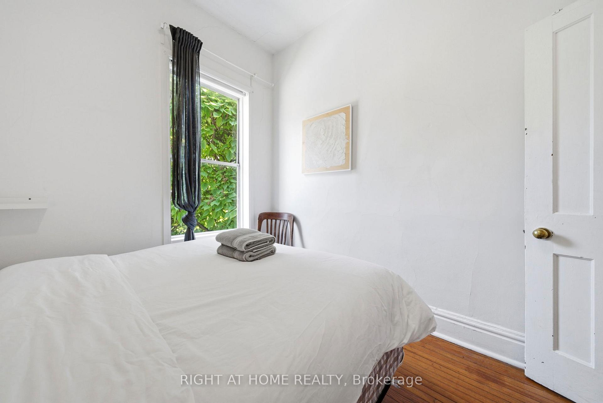 Photo 15 of Unit upper, 98 Beaconsfield Avenue, Toronto, Little Portugal — HOMEH