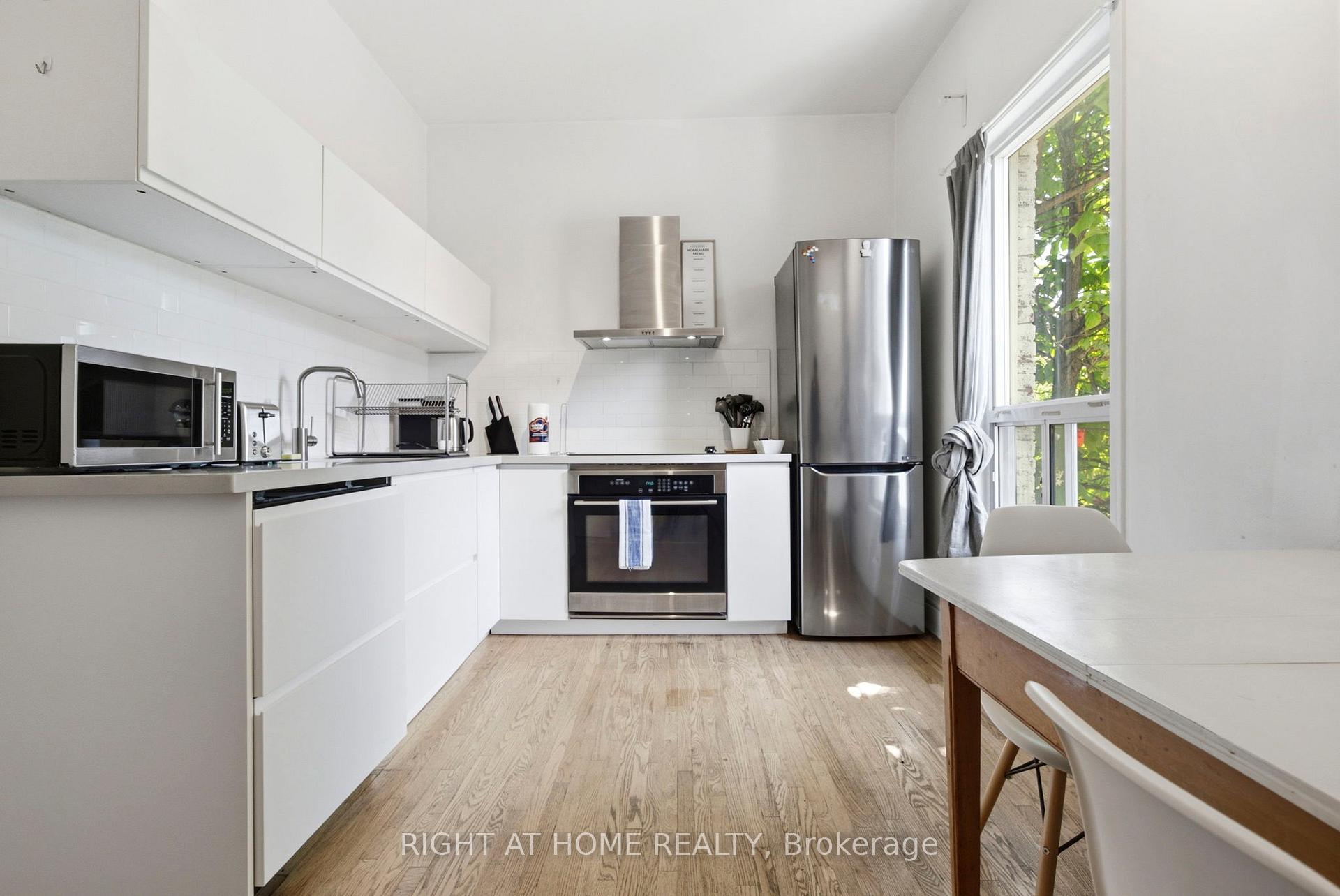 Photo 18 of Unit upper, 98 Beaconsfield Avenue, Toronto, Little Portugal — HOMEH