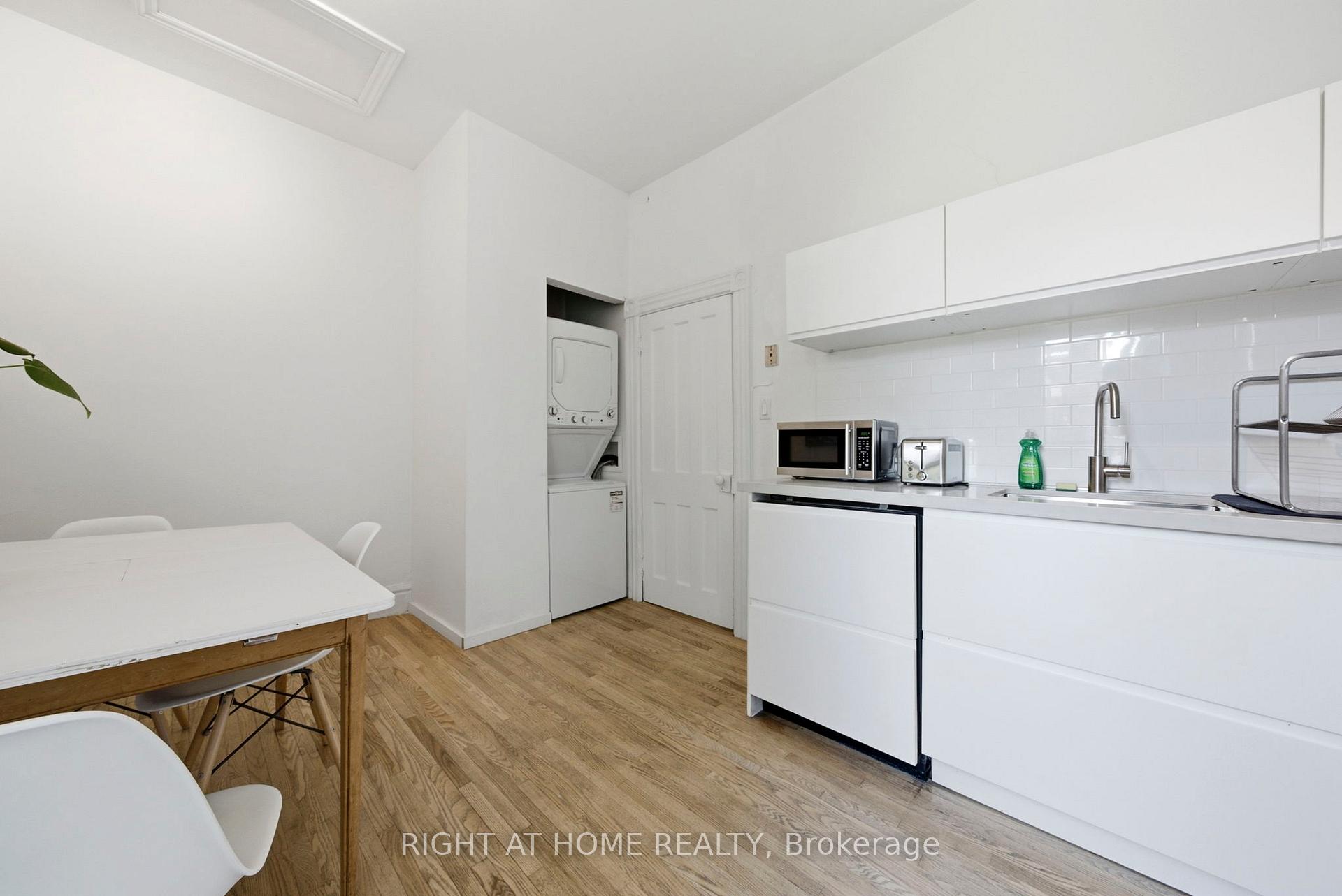 Photo 20 of Unit upper, 98 Beaconsfield Avenue, Toronto, Little Portugal — HOMEH