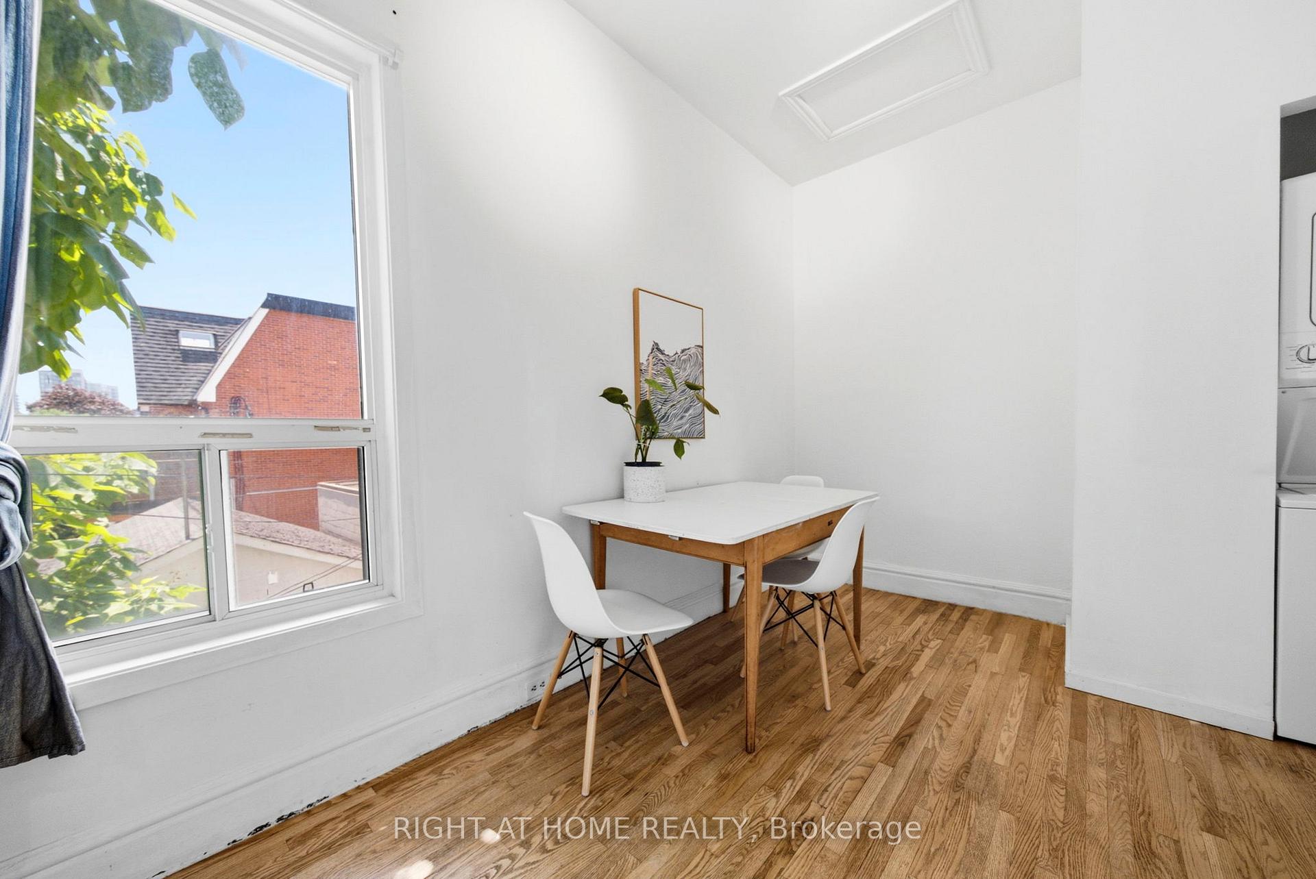 Photo 21 of Unit upper, 98 Beaconsfield Avenue, Toronto, Little Portugal — HOMEH