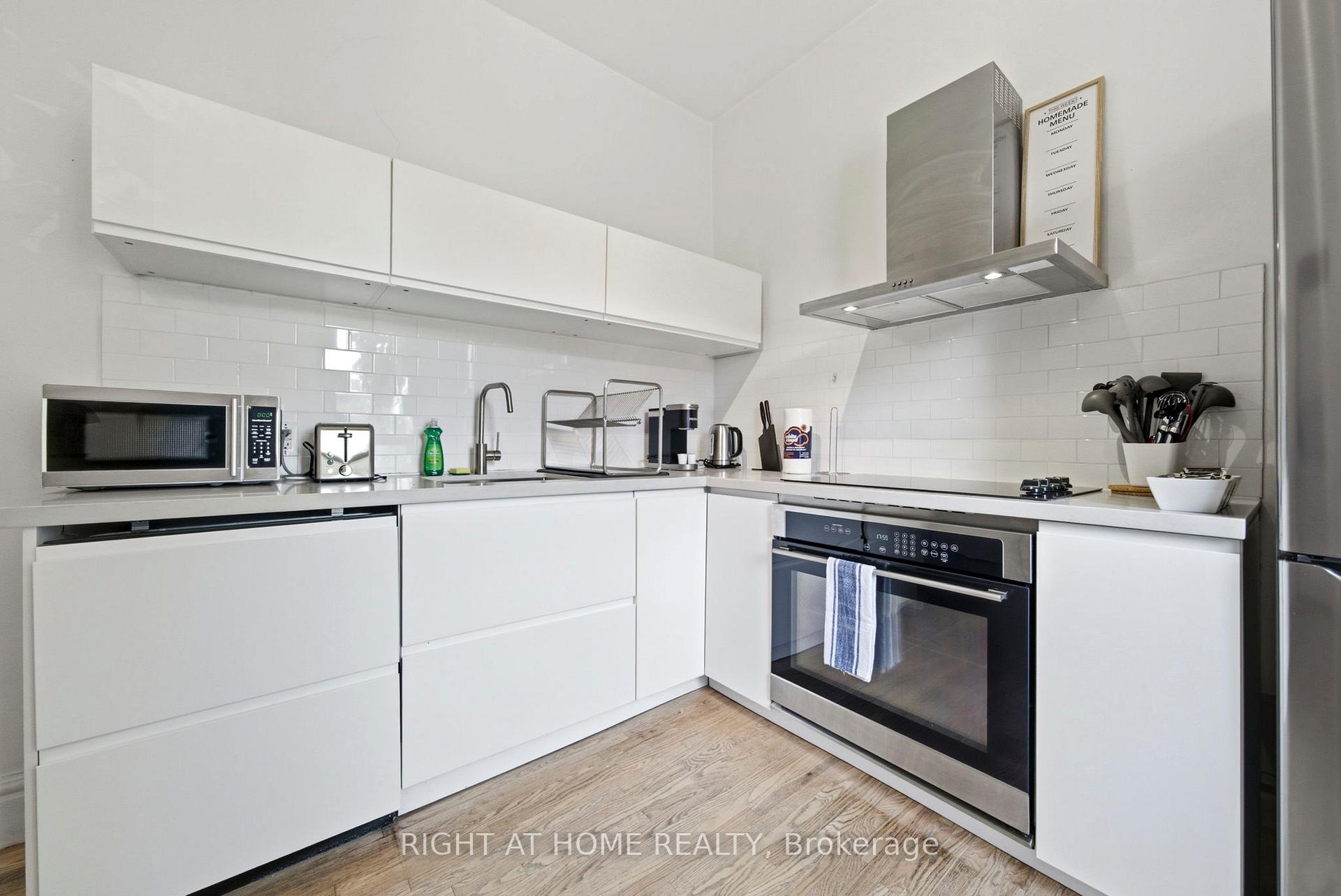 Photo 22 of Unit upper, 98 Beaconsfield Avenue, Toronto, Little Portugal — HOMEH