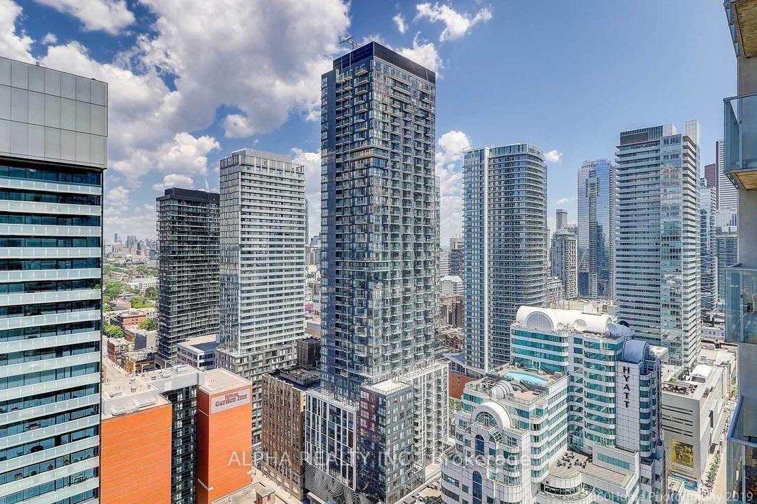 Front of Unit 1103, 375 King Street W