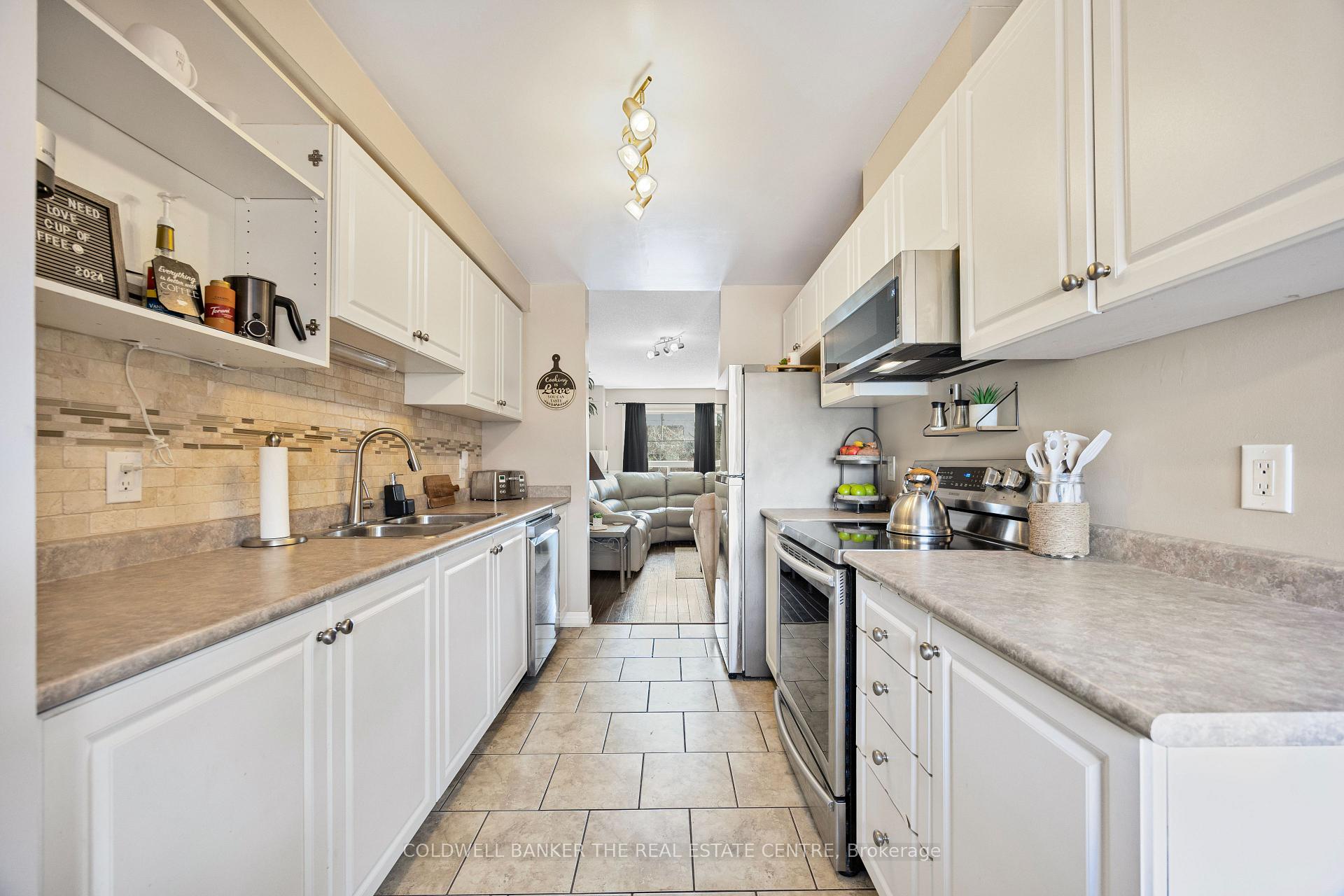 Photo 10 of Unit 10, 234 Cundles Road E, Barrie, Little Lake — HOMEH