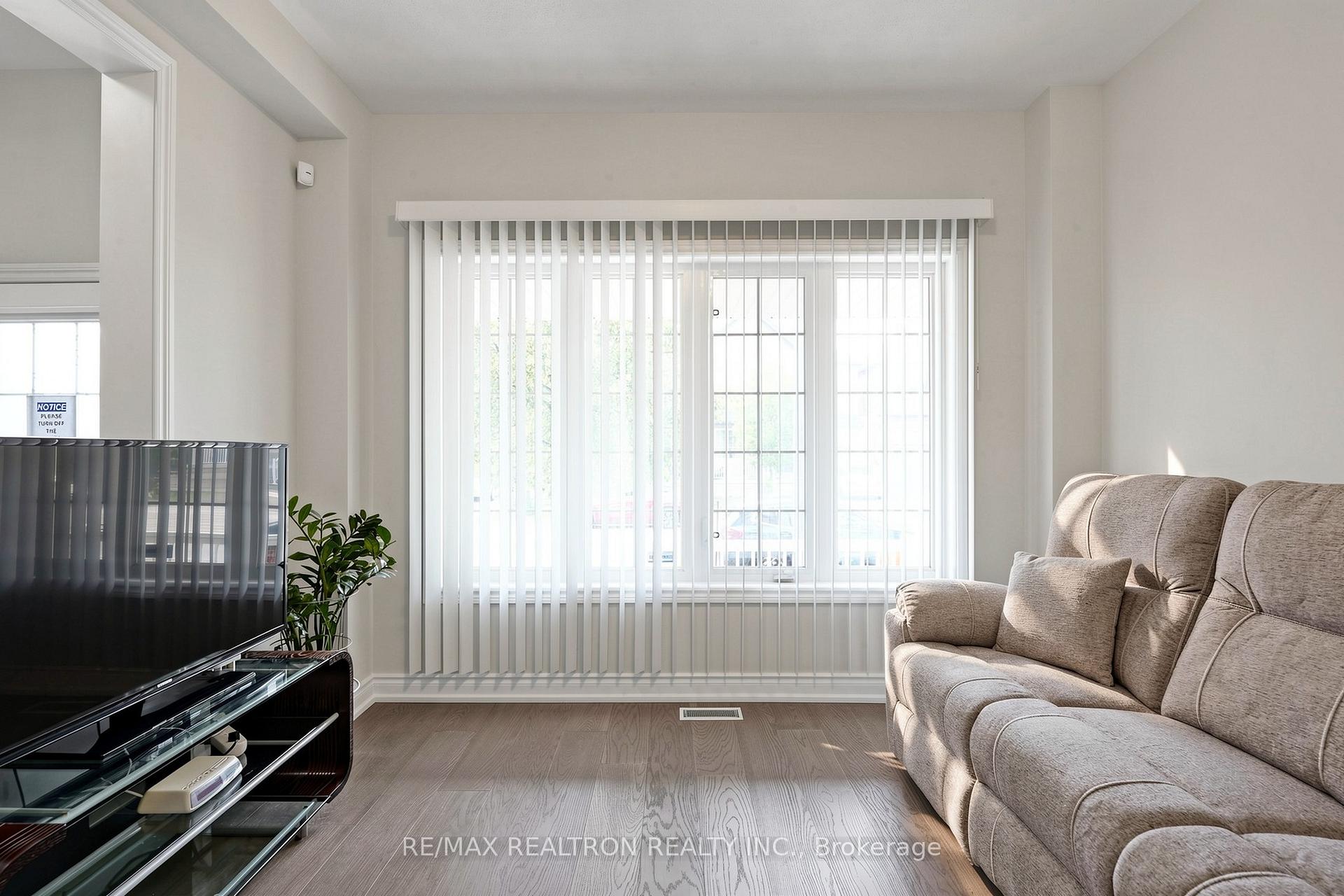 Photo 6 of 37 Greenspire Avenue, Markham, Wismer — HOMEH