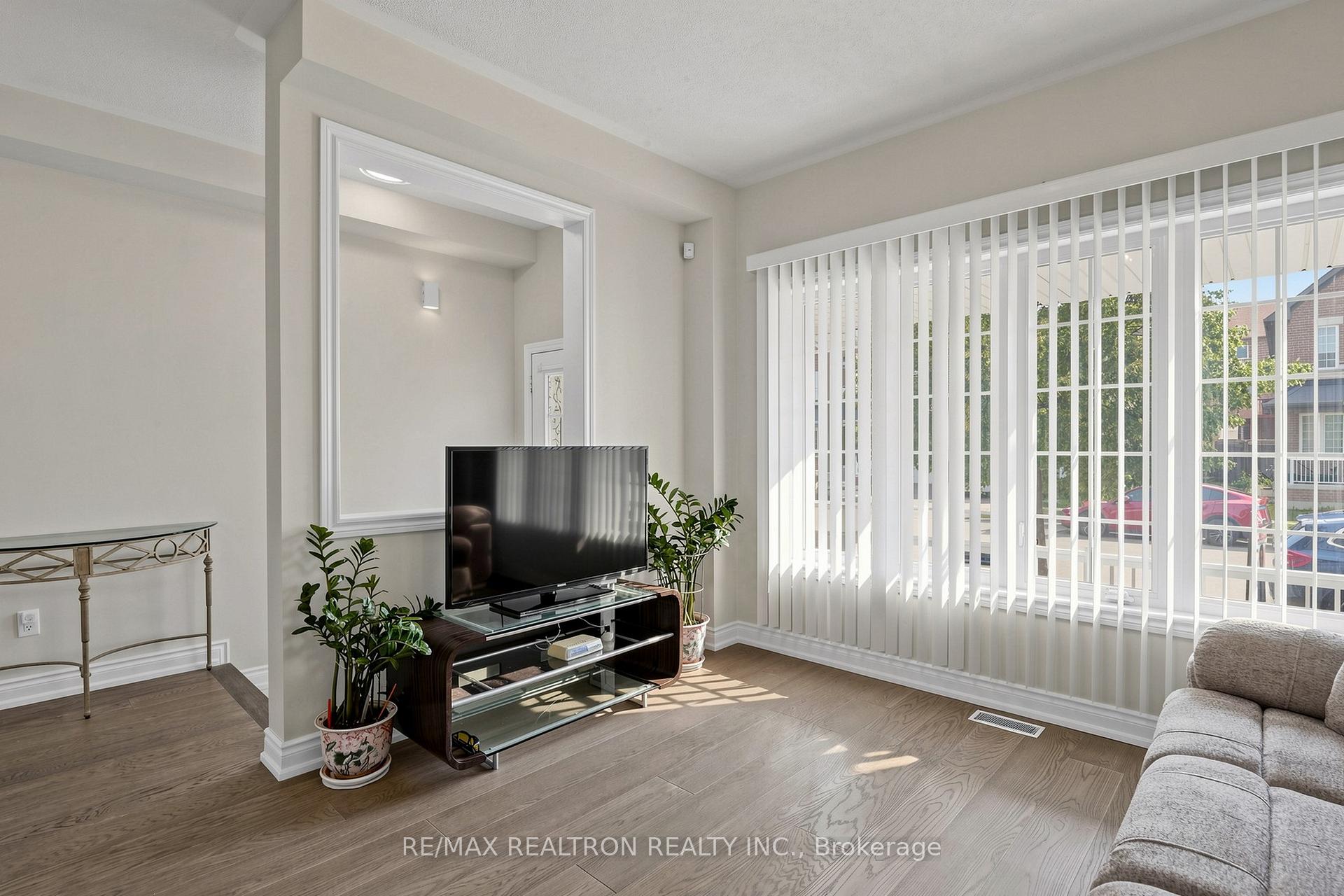 Photo 7 of 37 Greenspire Avenue, Markham, Wismer — HOMEH
