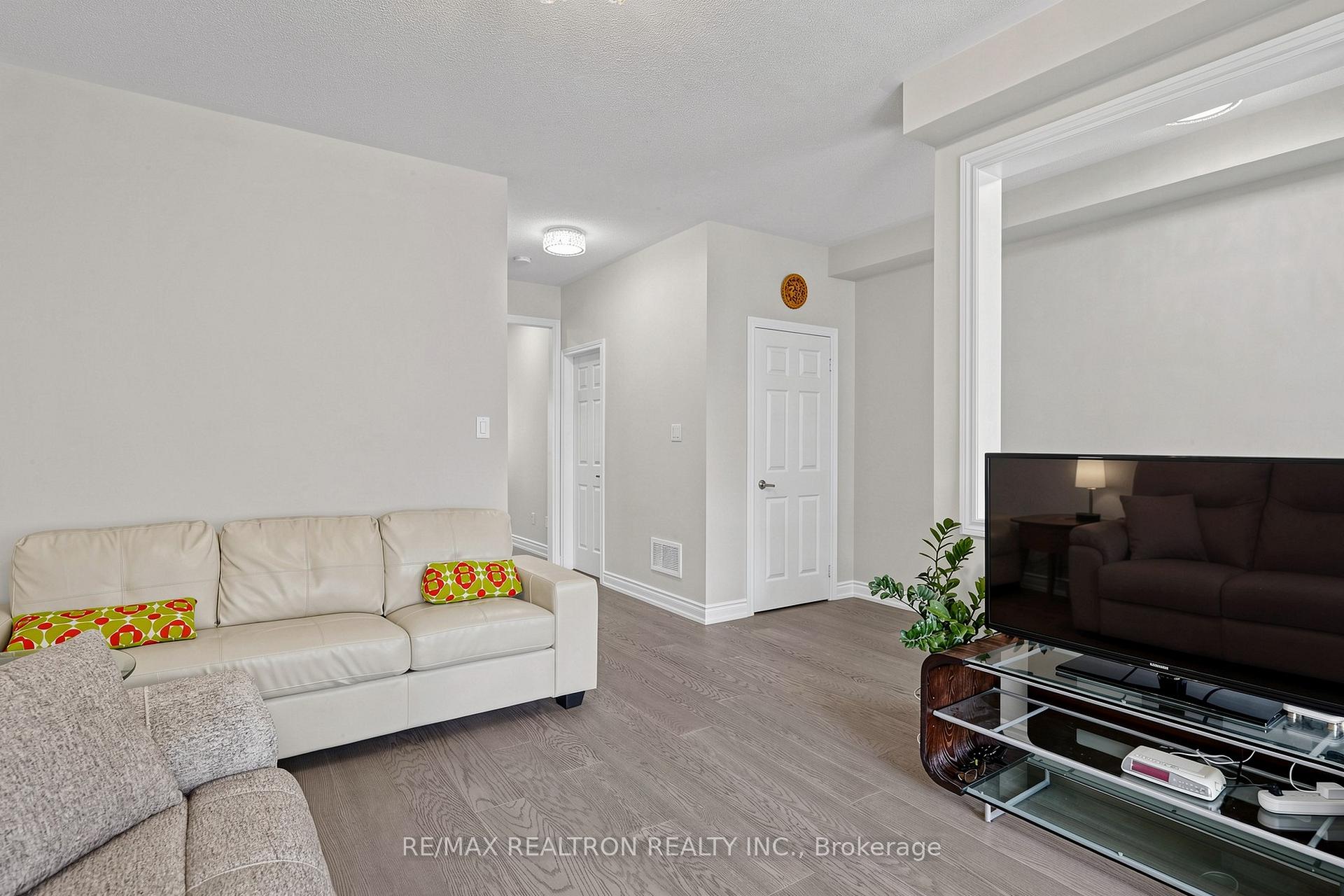 Photo 8 of 37 Greenspire Avenue, Markham, Wismer — HOMEH