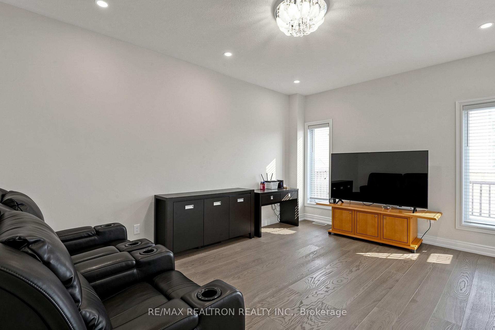 Photo 9 of 37 Greenspire Avenue, Markham, Wismer — HOMEH