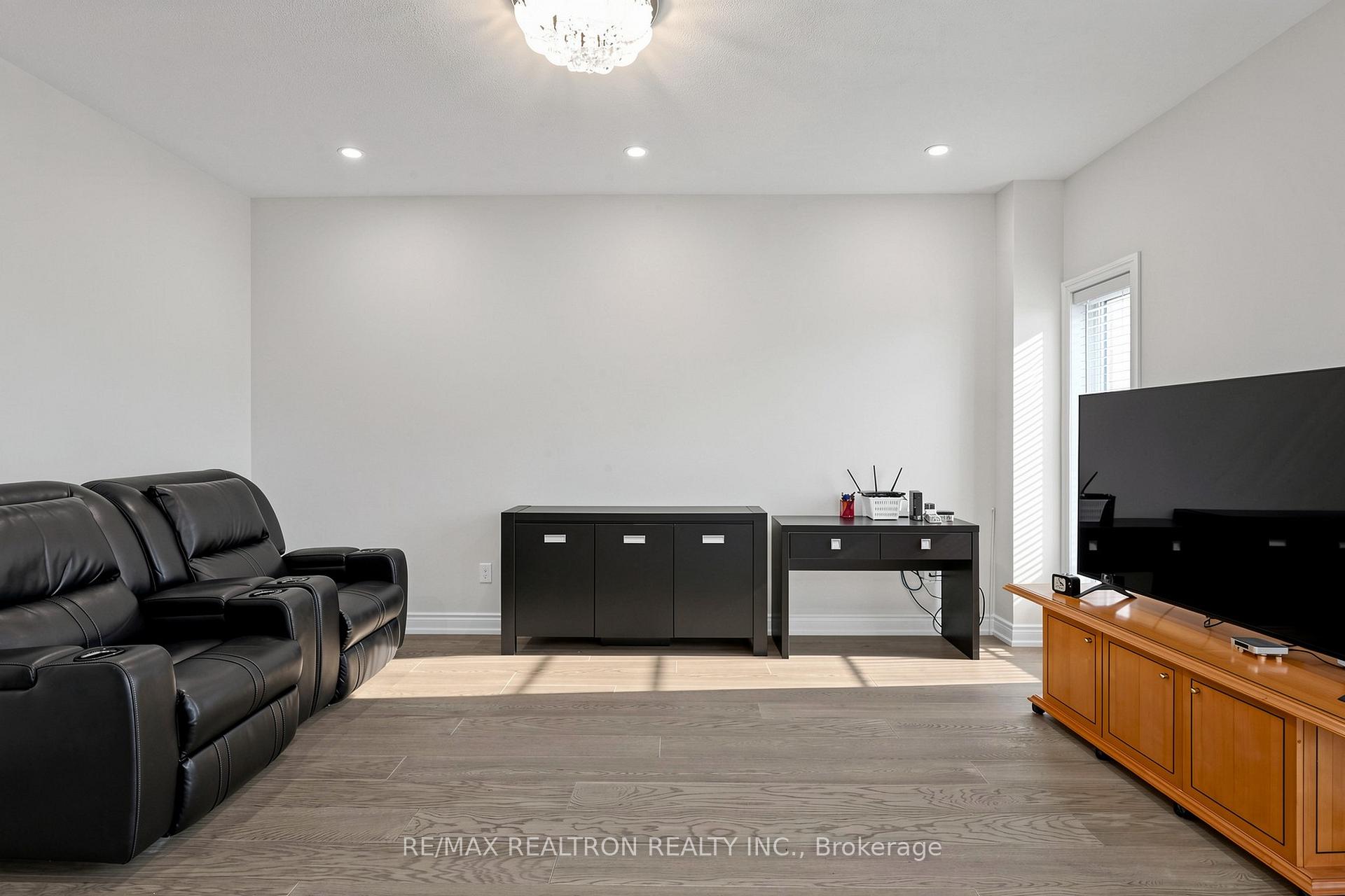 Photo 10 of 37 Greenspire Avenue, Markham, Wismer — HOMEH