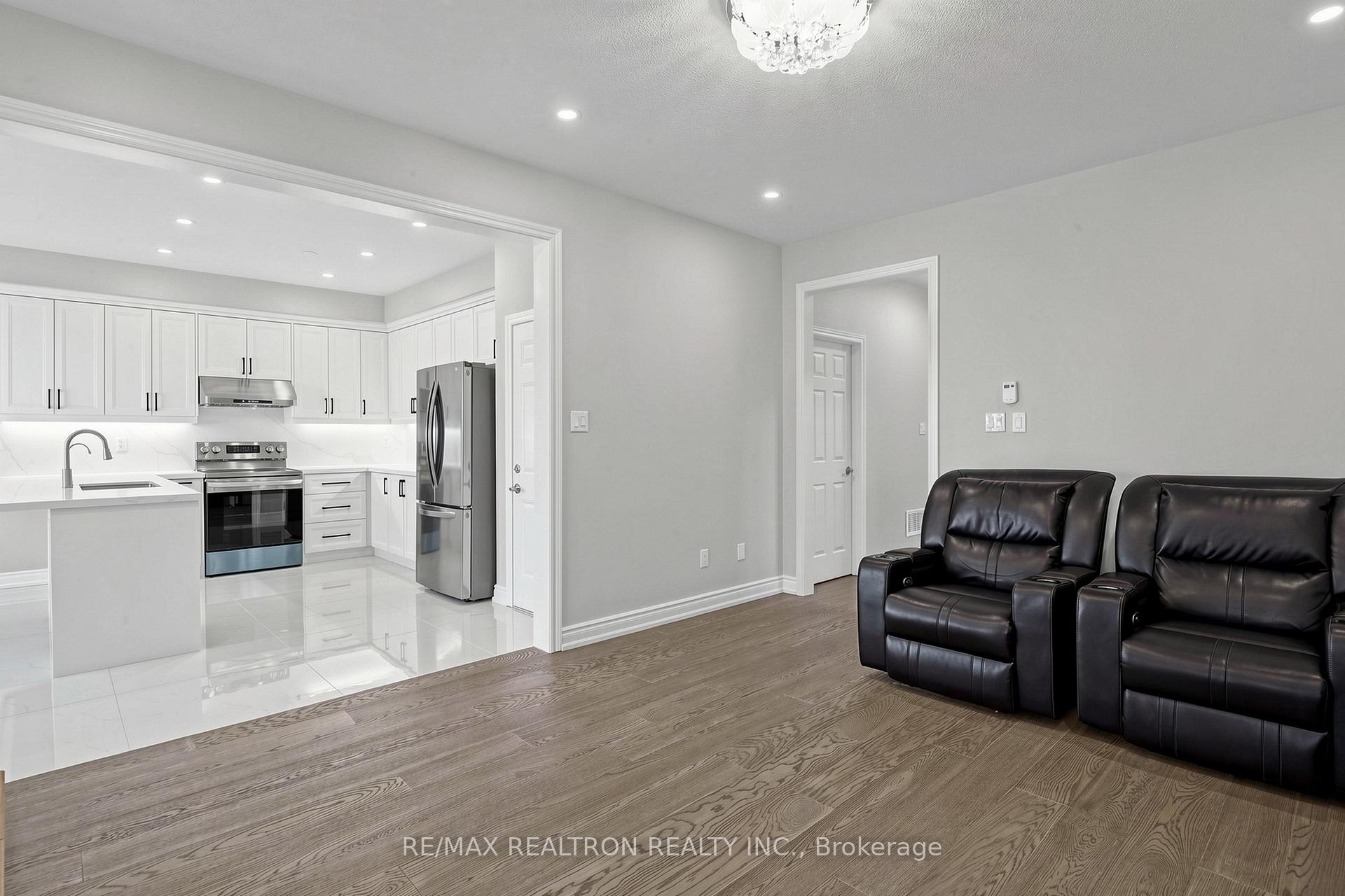 Photo 12 of 37 Greenspire Avenue, Markham, Wismer — HOMEH