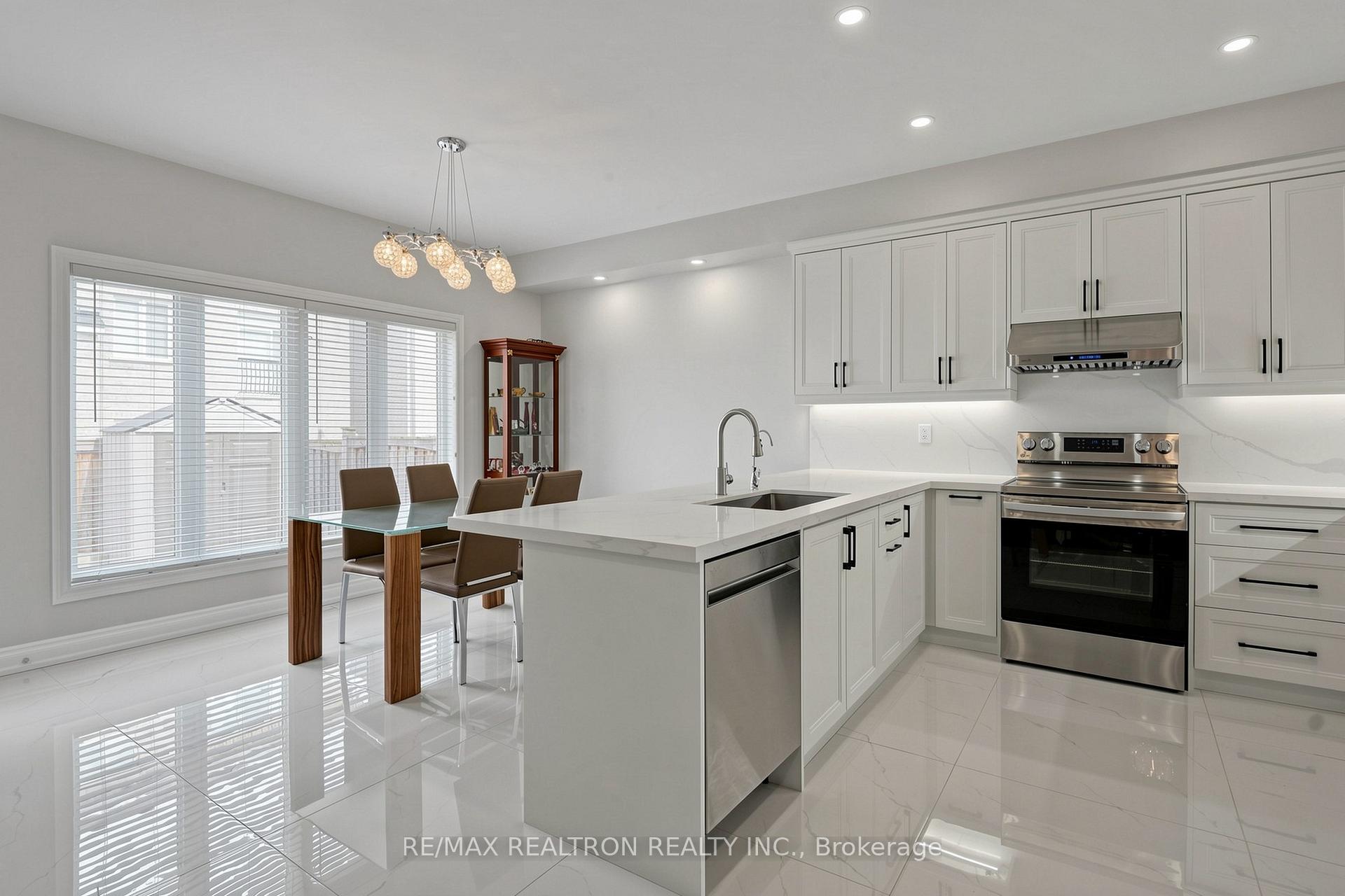 Photo 14 of 37 Greenspire Avenue, Markham, Wismer — HOMEH