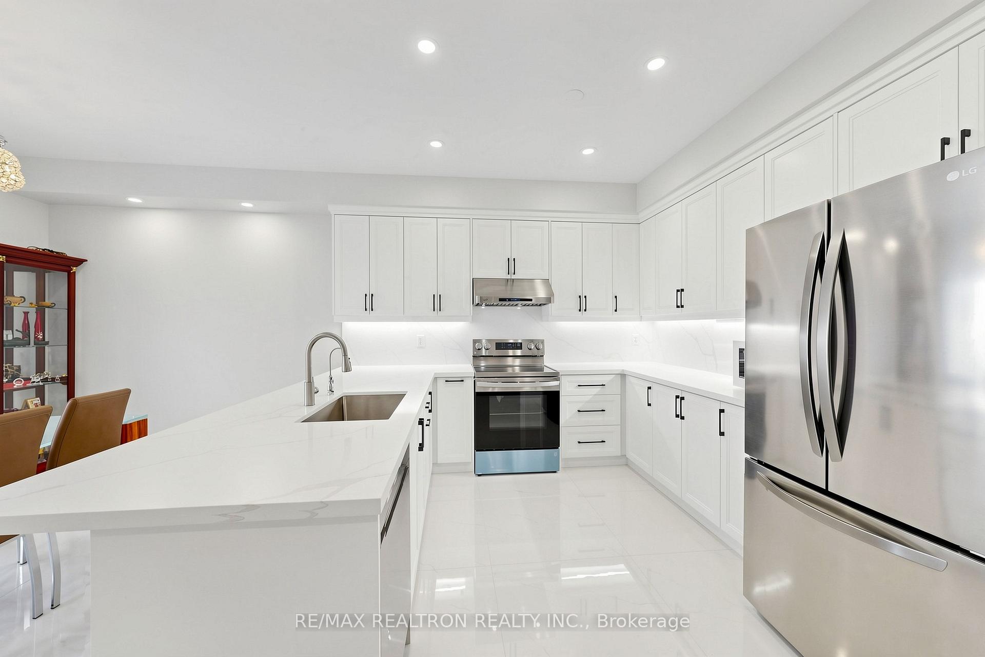Photo 15 of 37 Greenspire Avenue, Markham, Wismer — HOMEH