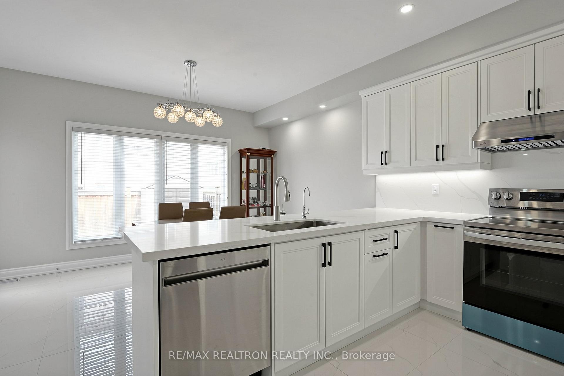 Photo 16 of 37 Greenspire Avenue, Markham, Wismer — HOMEH