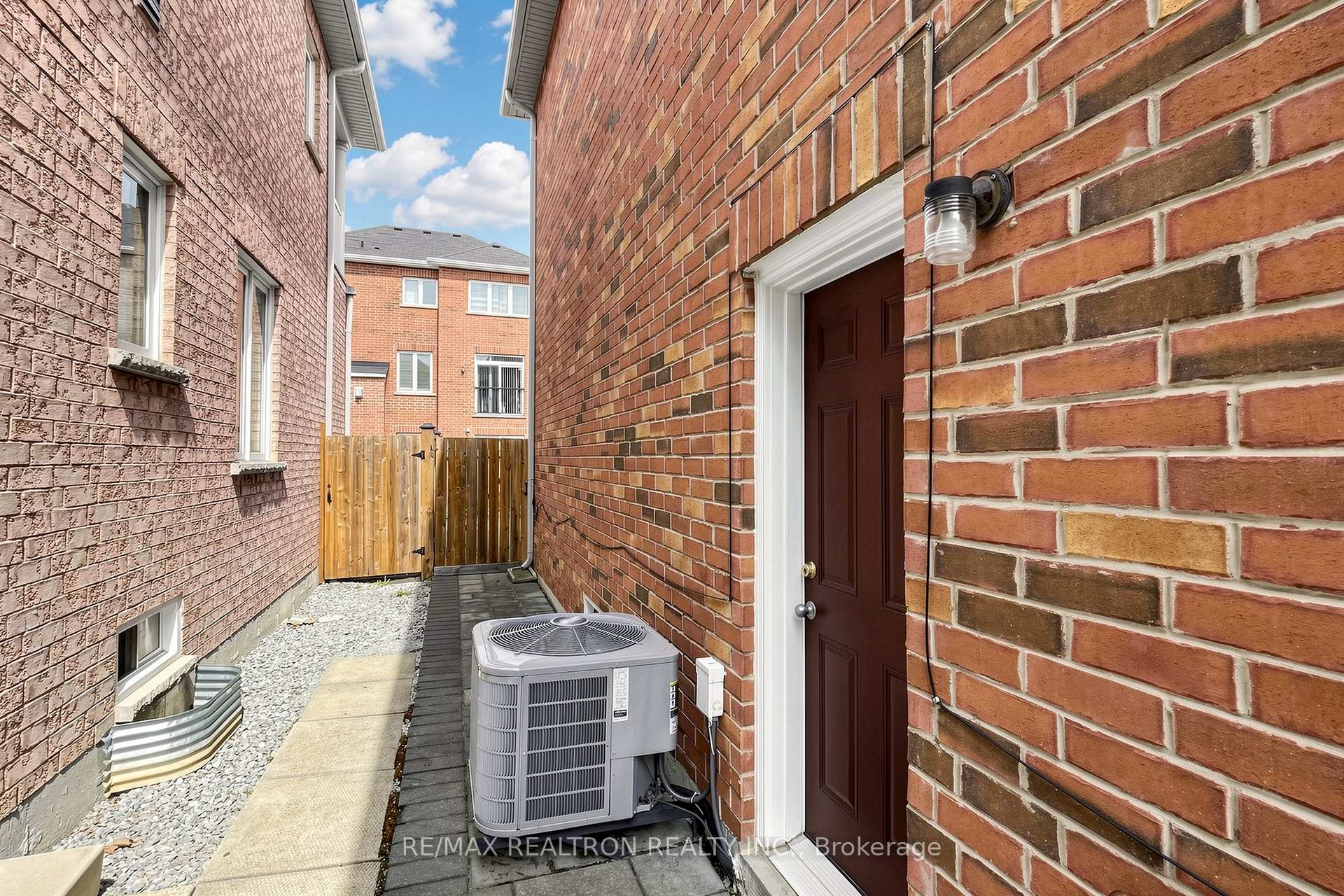Photo 40 of 37 Greenspire Avenue, Markham, Wismer — HOMEH