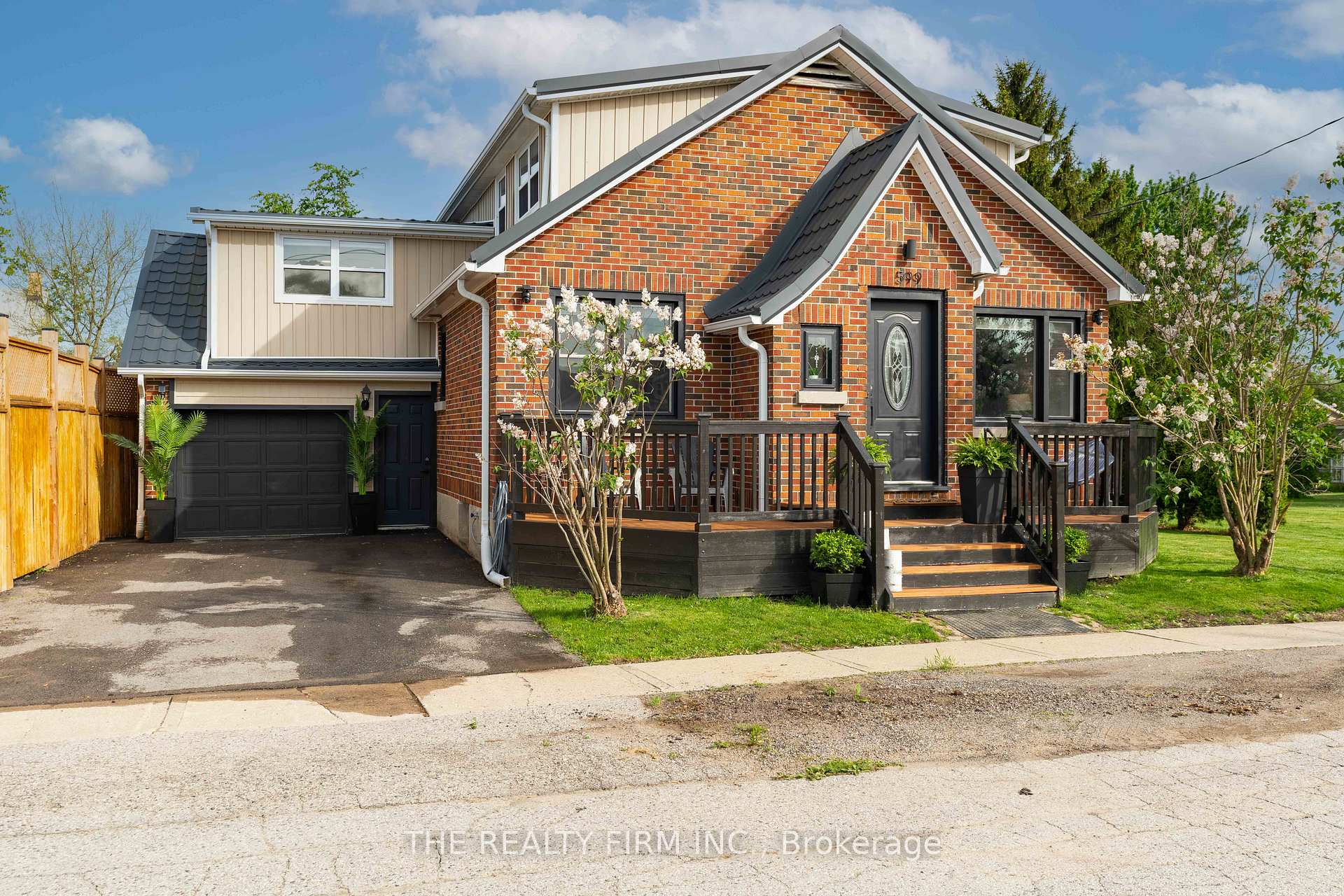 Photo 1 of 599 John Street, Strathroy-Caradoc, Melbourne — HOMEH