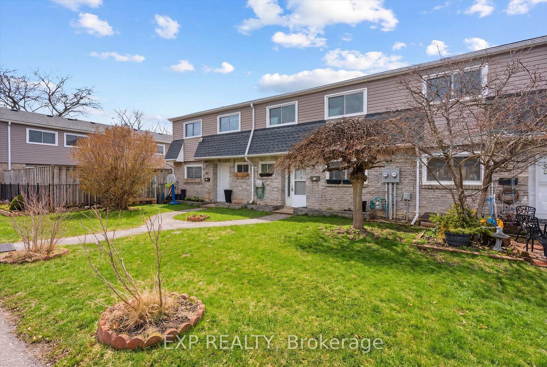 Photo 2 of Unit 31, 2050 Upper Middle Road, Burlington, Brant Hills — HOMEH